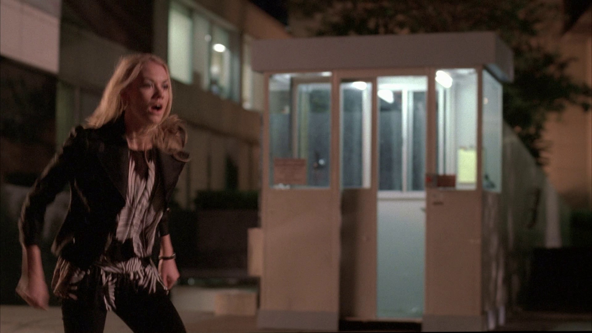 1x01_Pilot_0215.jpg