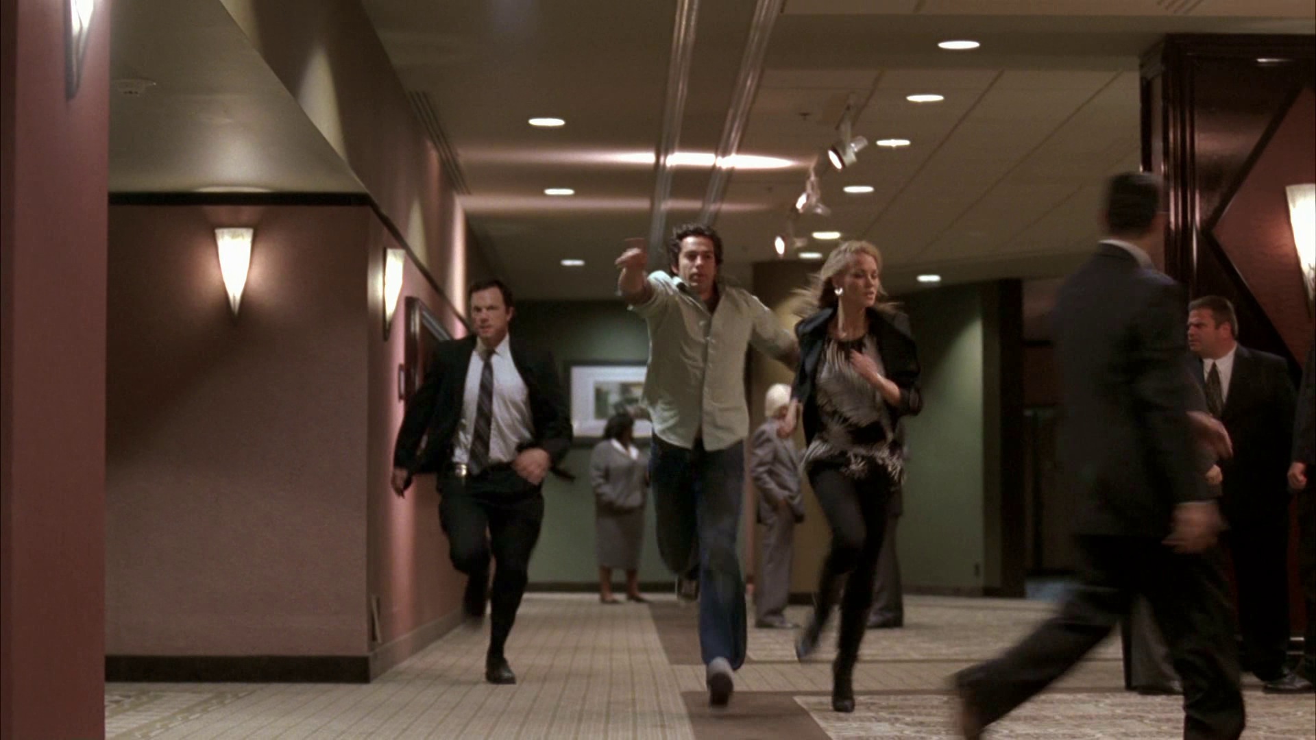 1x01_Pilot_0290.jpg