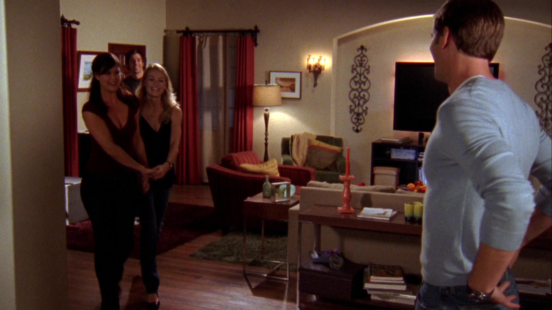 Chuck_2x03_ChuckVersustheBreak-Up_0398.jpg