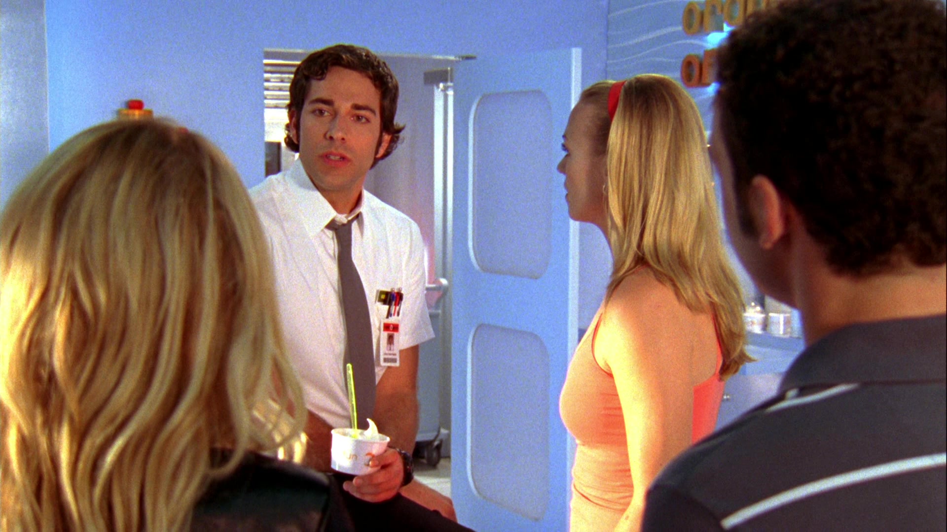 Chuck_2x04_ChuckVersustheCougars_0175.jpg