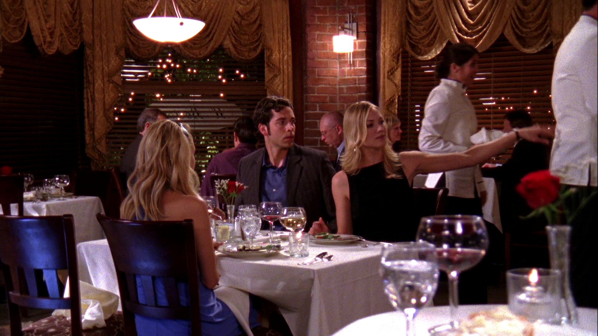 Chuck_2x04_ChuckVersustheCougars_0300.jpg
