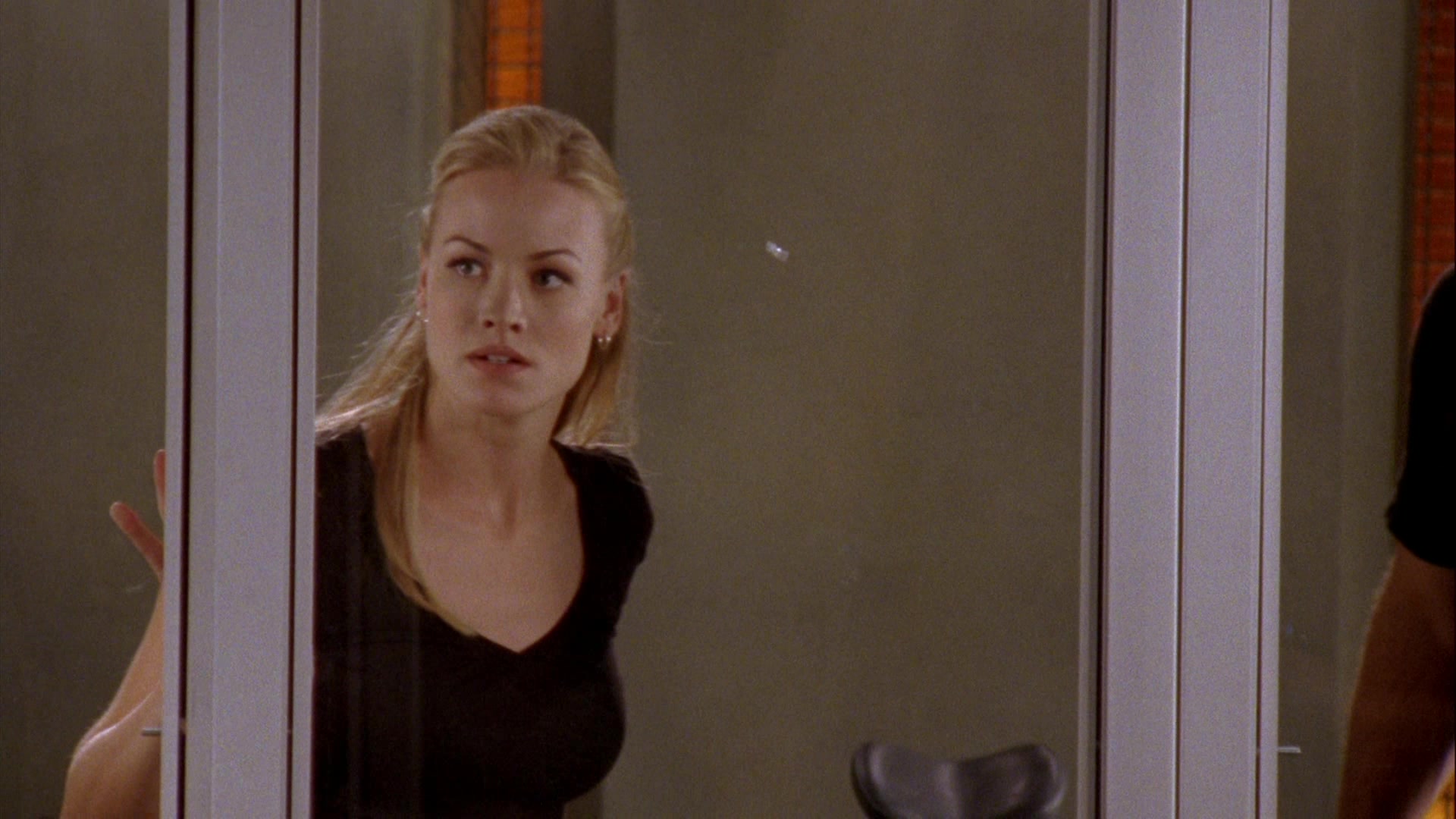Chuck_2x08_ChuckVersustheGravitron_0179.jpg