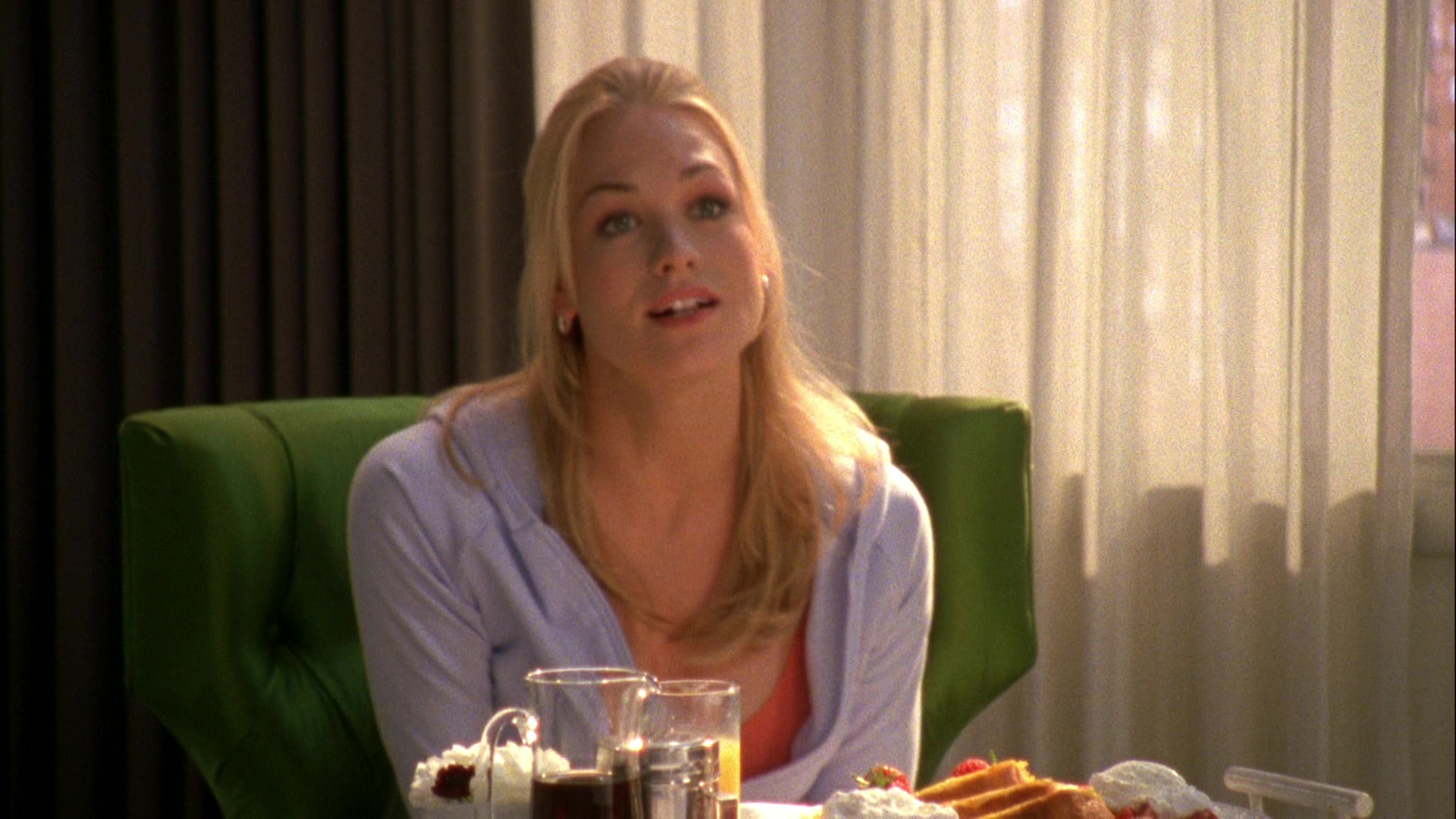 Chuck_2x10_ChuckVersustheDeLorean_0088.jpg