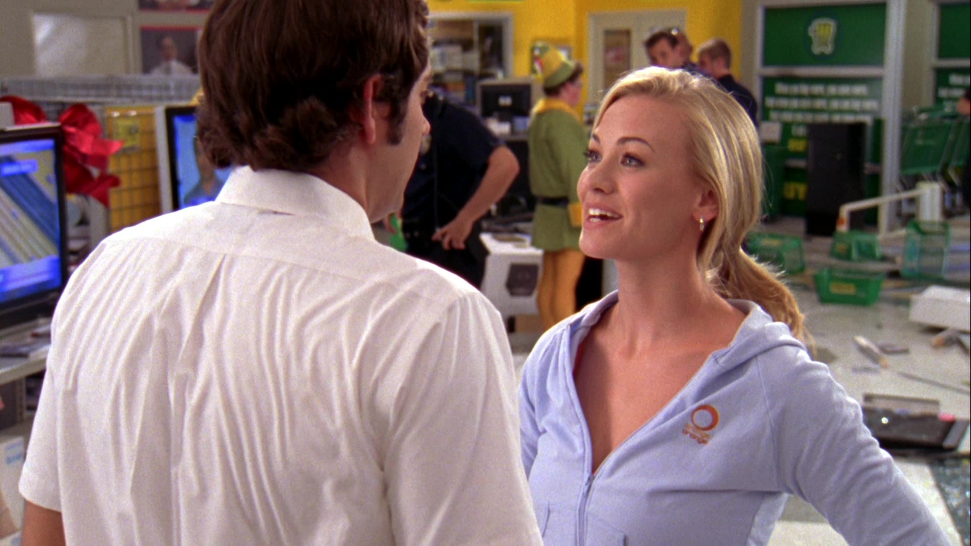 Chuck_2x11_ChuckVersusSantaClaus_0275.jpg Chuck_2x11_ChuckVersusSantaClaus_0275.jpg