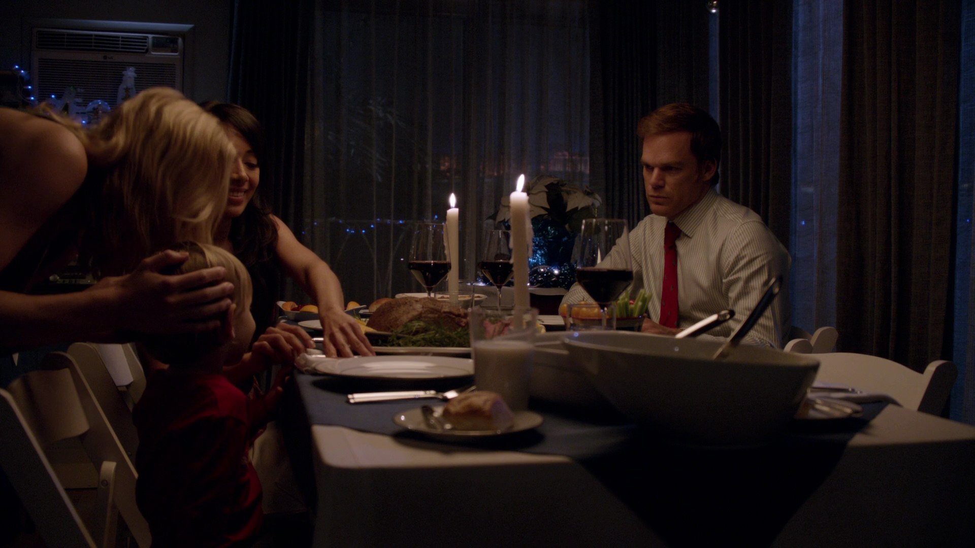 Dexter_7x11_DoYouSeeWhatISee_0183.jpg