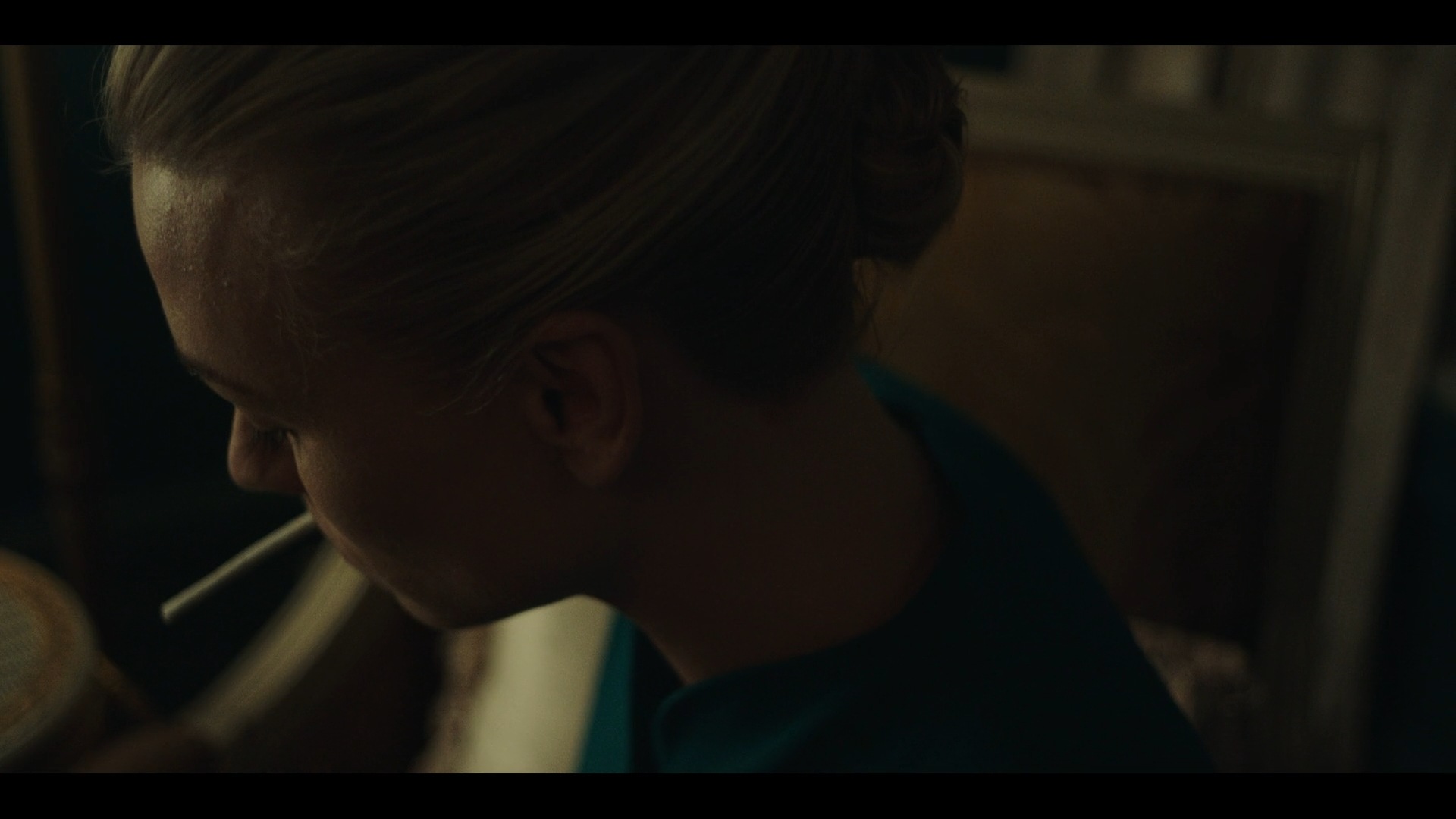 TheHandmaidsTale_1x01_Offred_0067.jpg