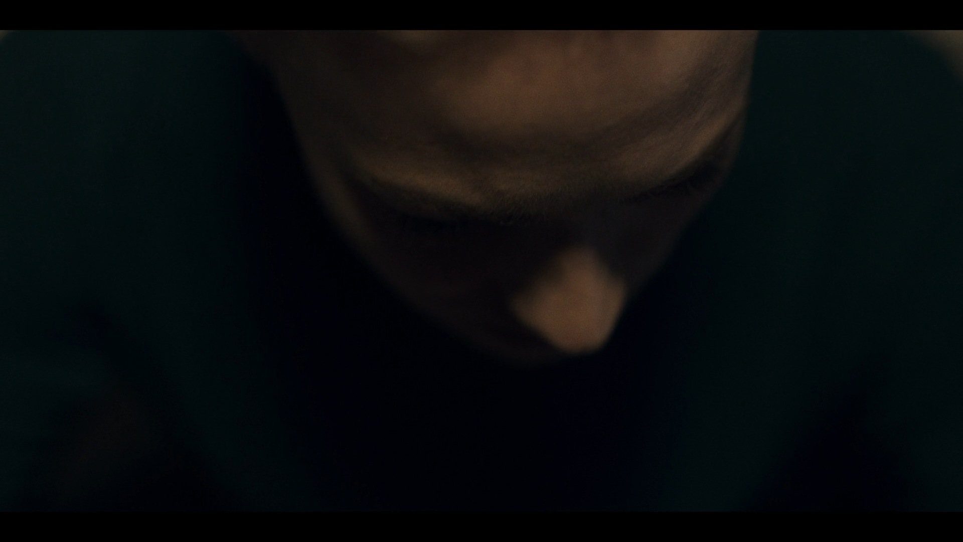 TheHandmaidsTale_1x01_Offred_0093.jpg