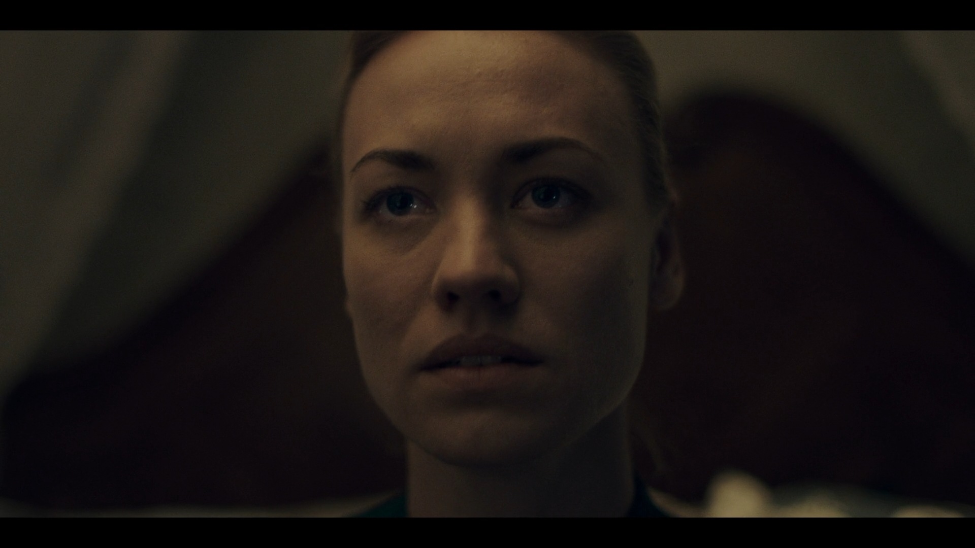 TheHandmaidsTale_1x01_Offred_0100.jpg