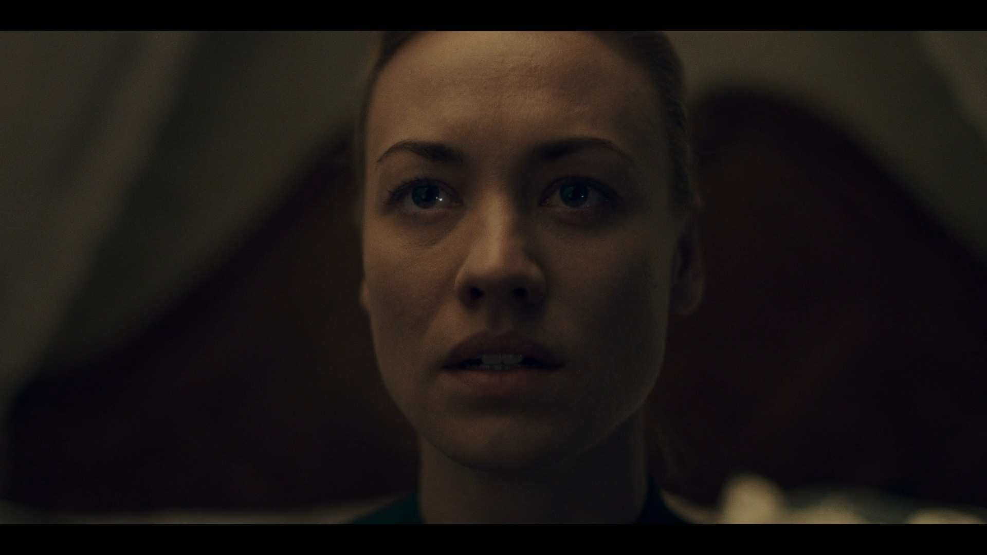 TheHandmaidsTale_1x01_Offred_0104.jpg
