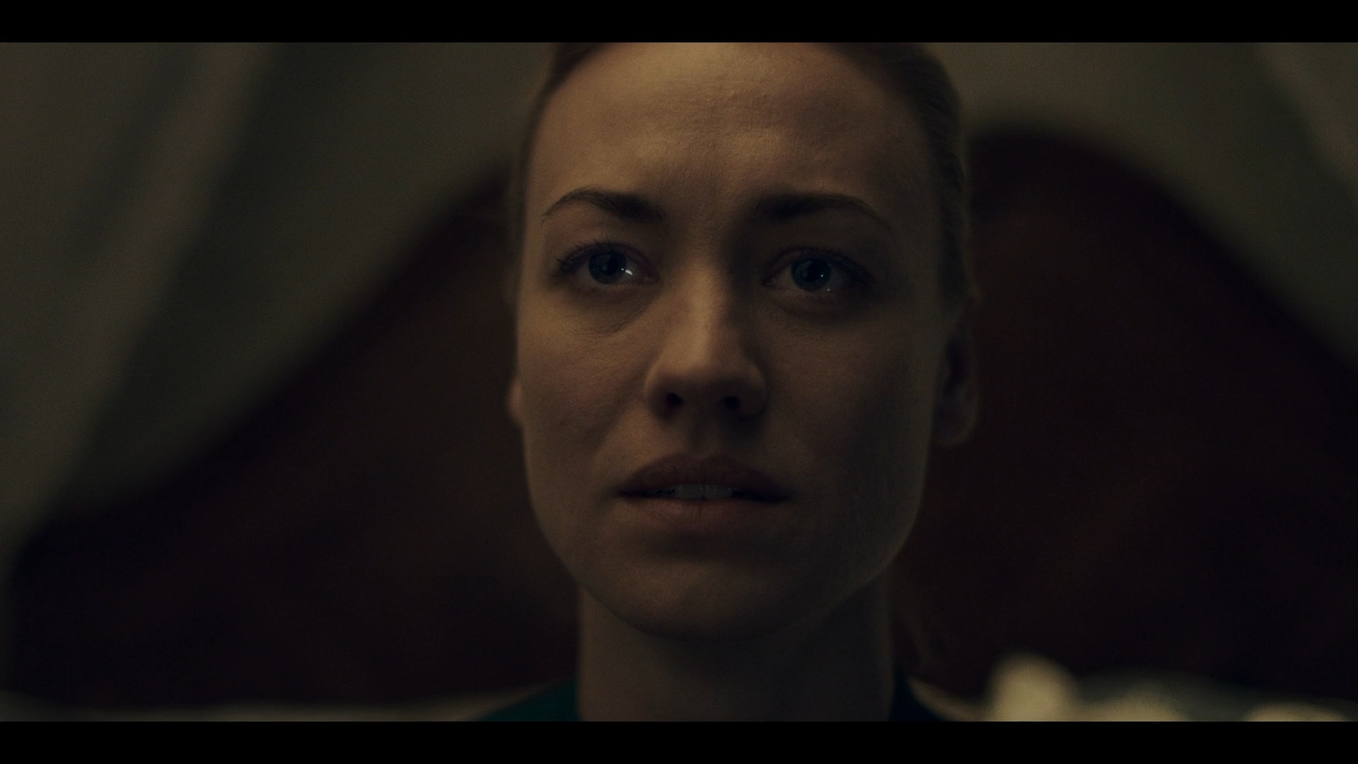 TheHandmaidsTale_1x01_Offred_0107.jpg