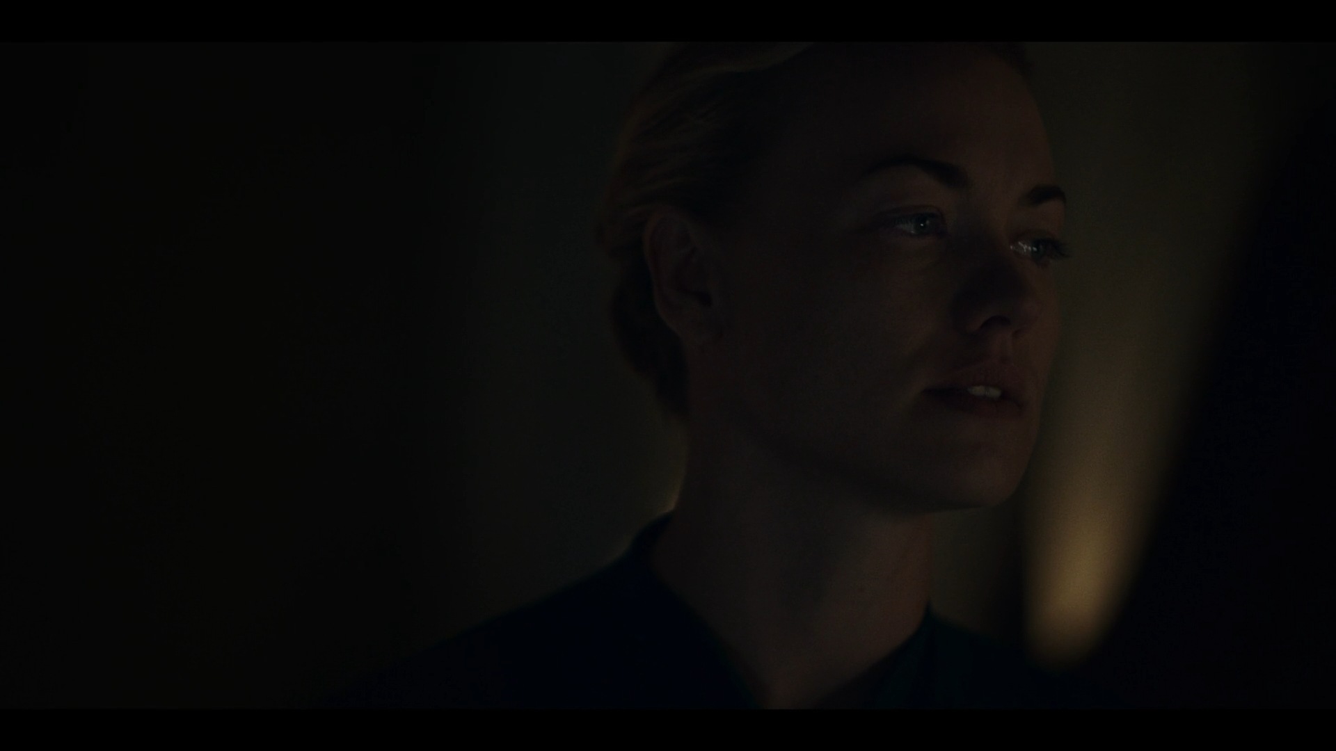 TheHandmaidsTale_1x01_Offred_0129.jpg