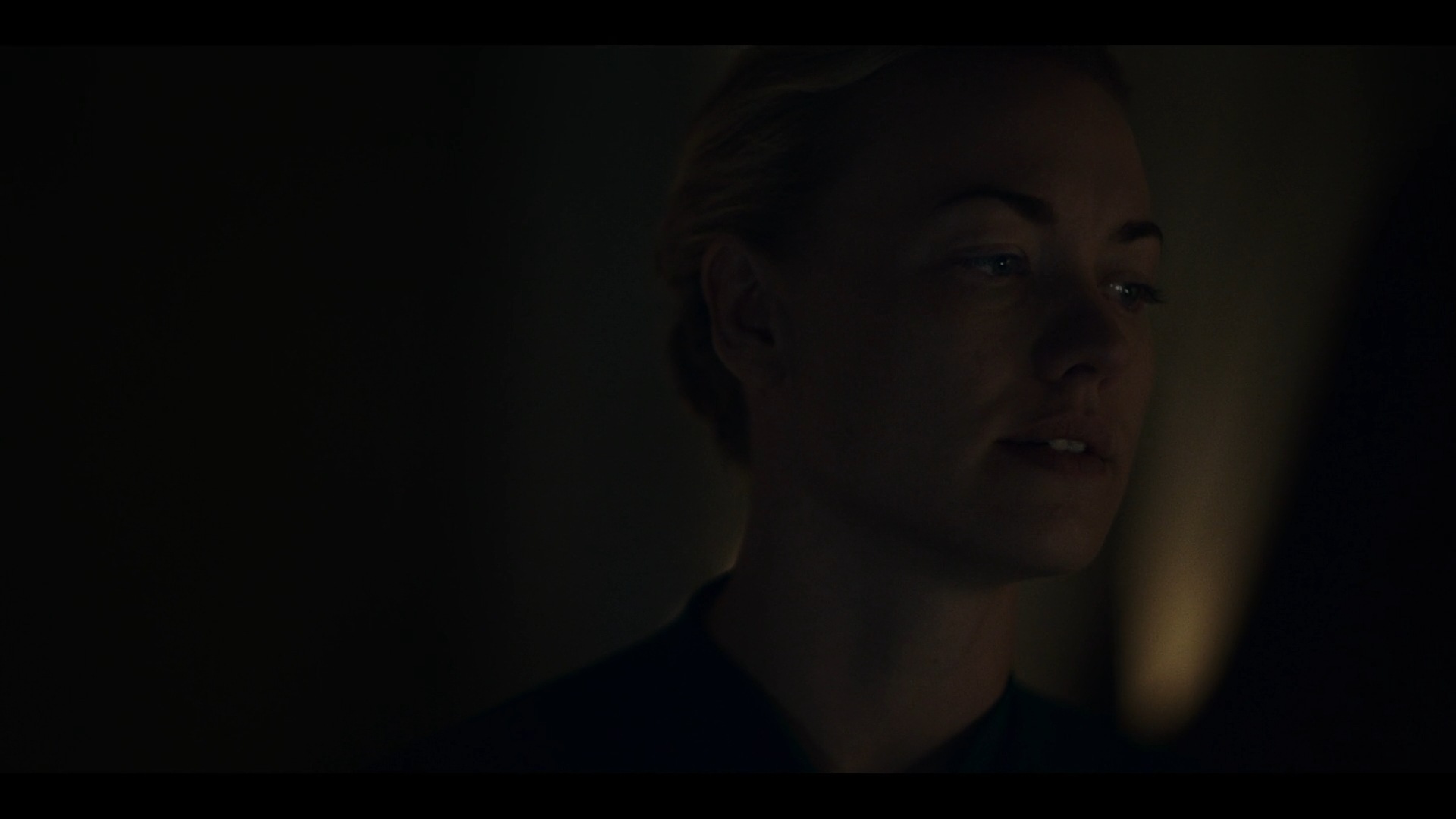TheHandmaidsTale_1x01_Offred_0130.jpg