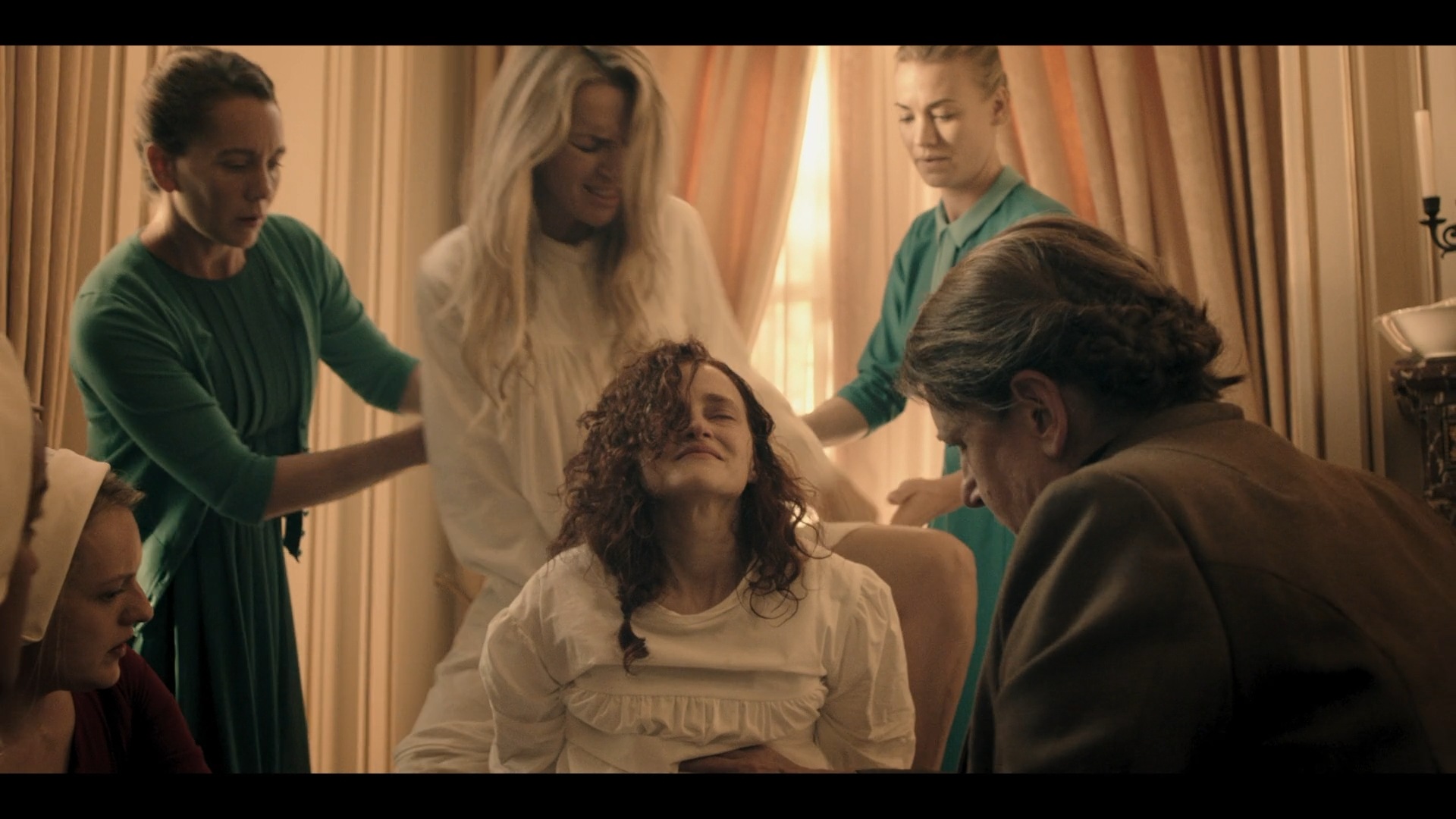 TheHandmaidsTale_1x02_BirthDay_0072.jpg
