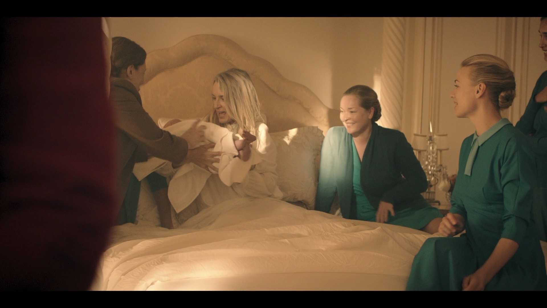 TheHandmaidsTale_1x02_BirthDay_0101.jpg