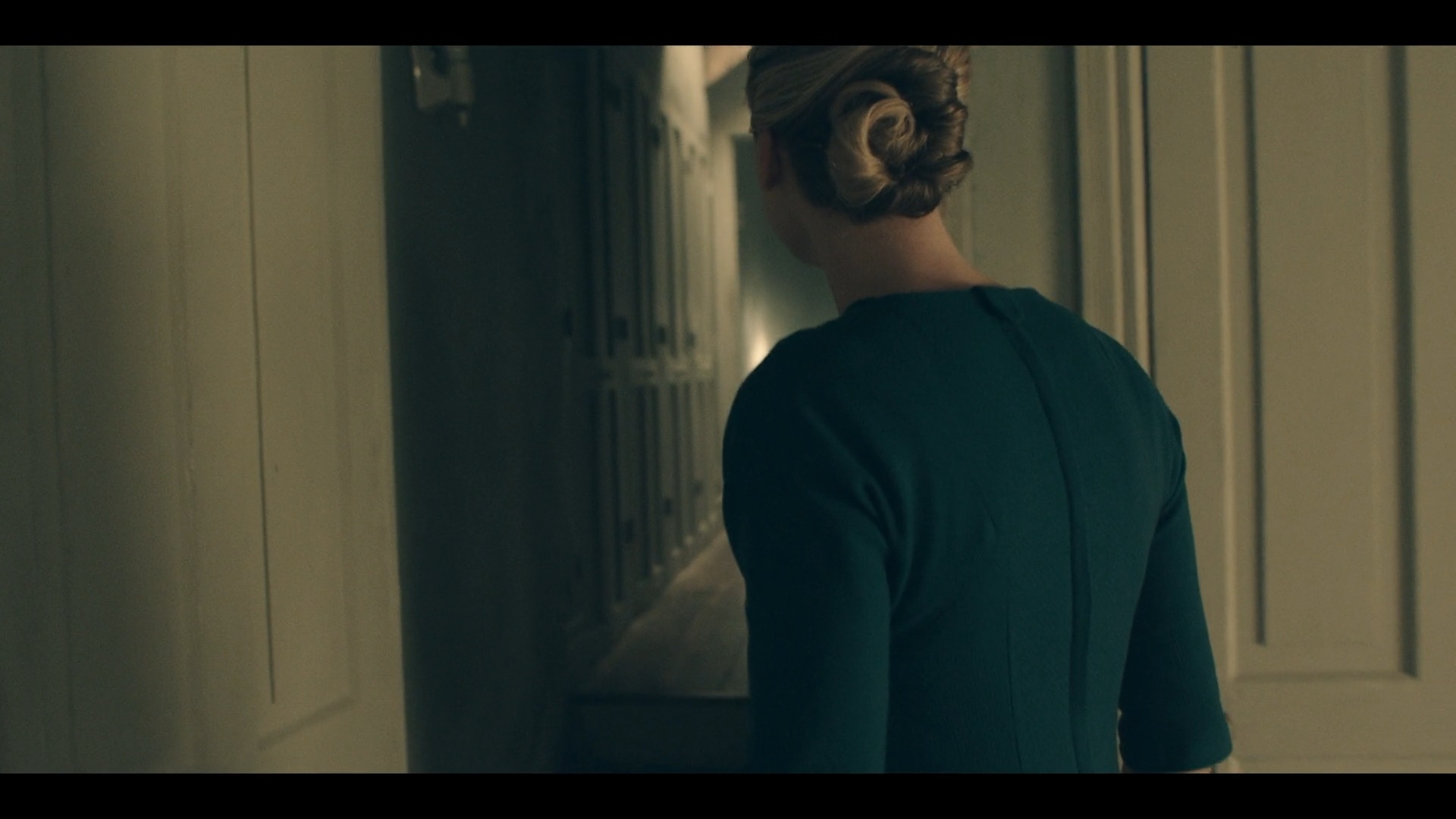 TheHandmaidsTale_1x03_Late_0218.jpg