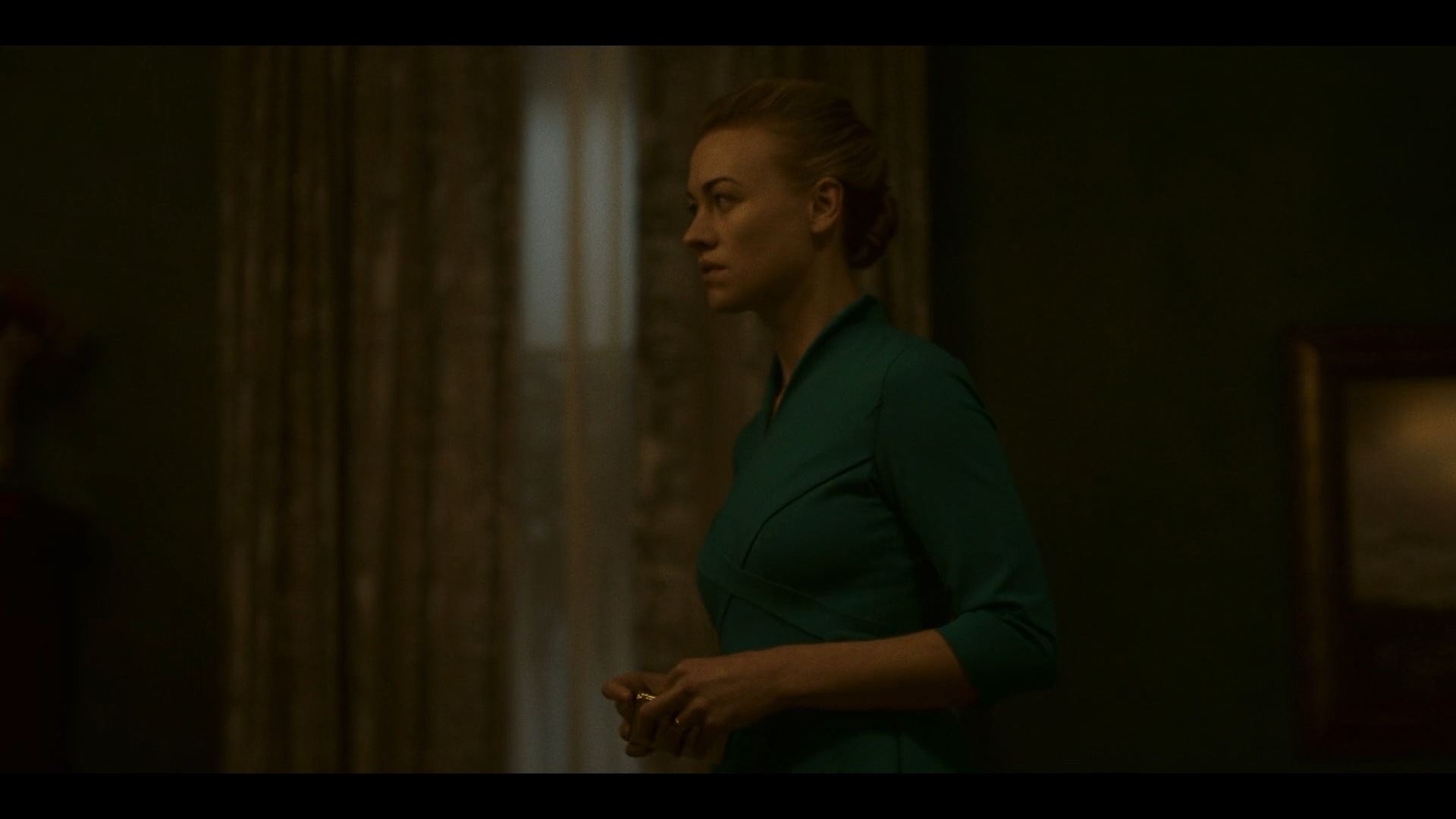 TheHandmaidsTale_1x04_NoliteTeBastardesCarborundorum_0092.jpg