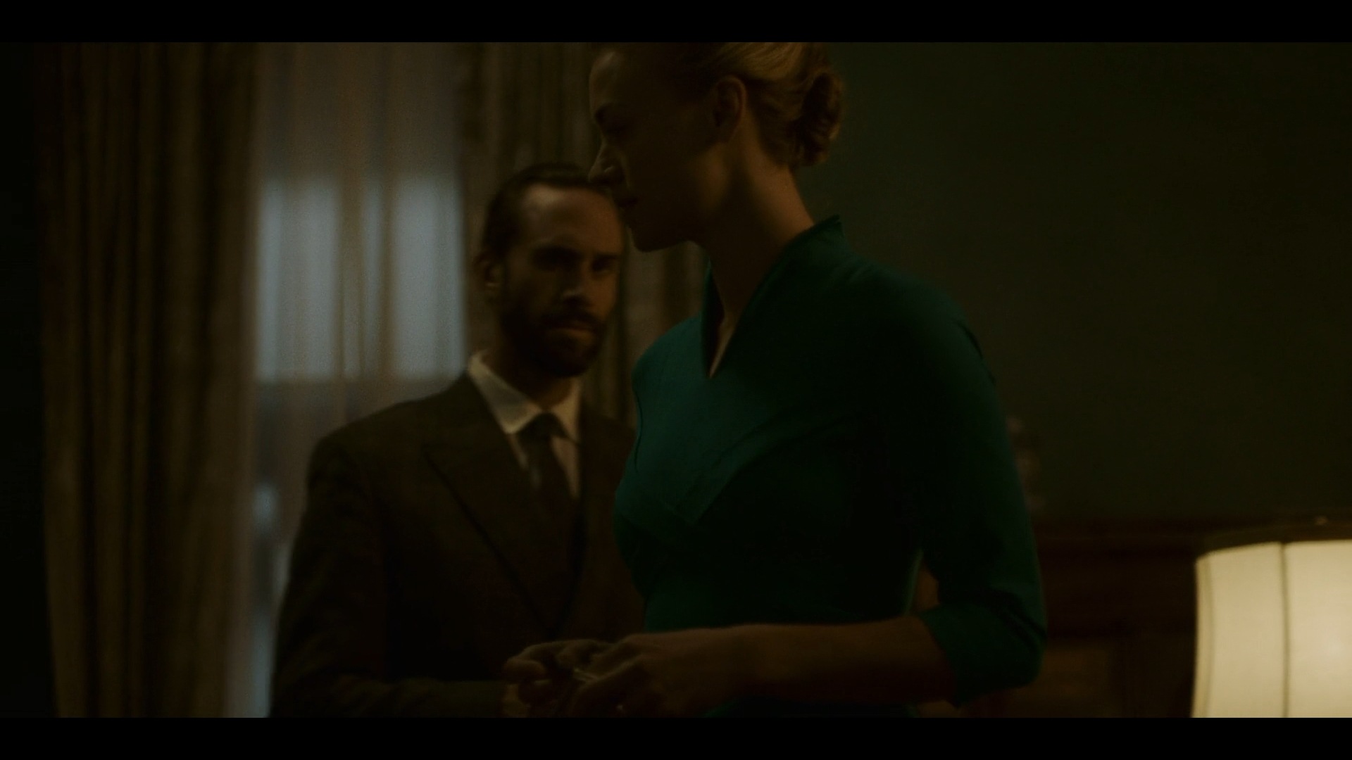 TheHandmaidsTale_1x04_NoliteTeBastardesCarborundorum_0100.jpg