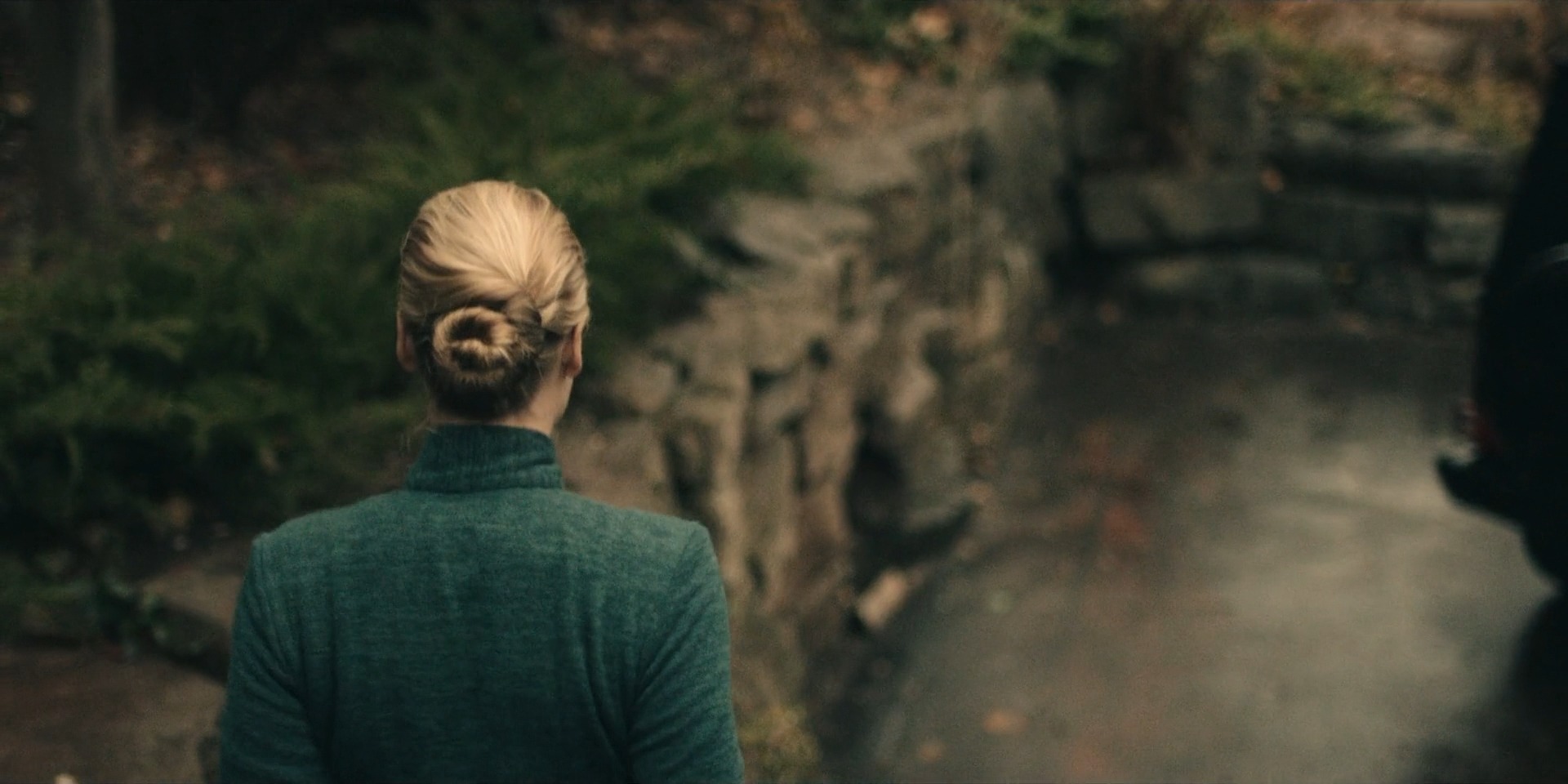 TheHandmaidsTale_1x05_Faithful_0134.jpg