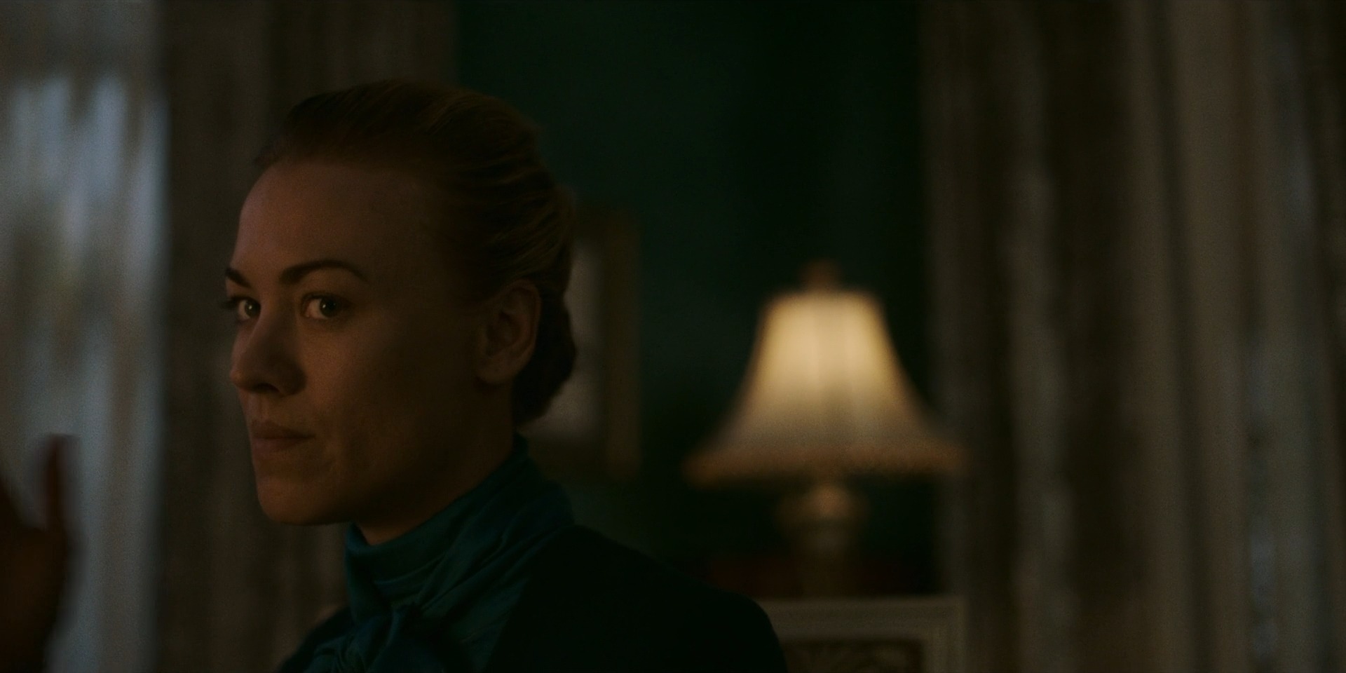 TheHandmaidsTale_1x05_Faithful_0212.jpg