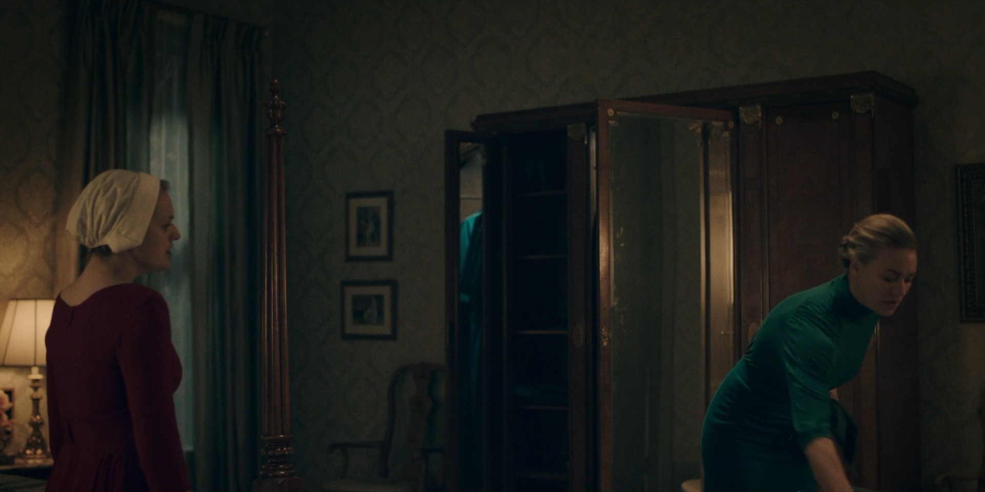 TheHandmaidsTale_1x06_AWomansPlace_0003.jpg
