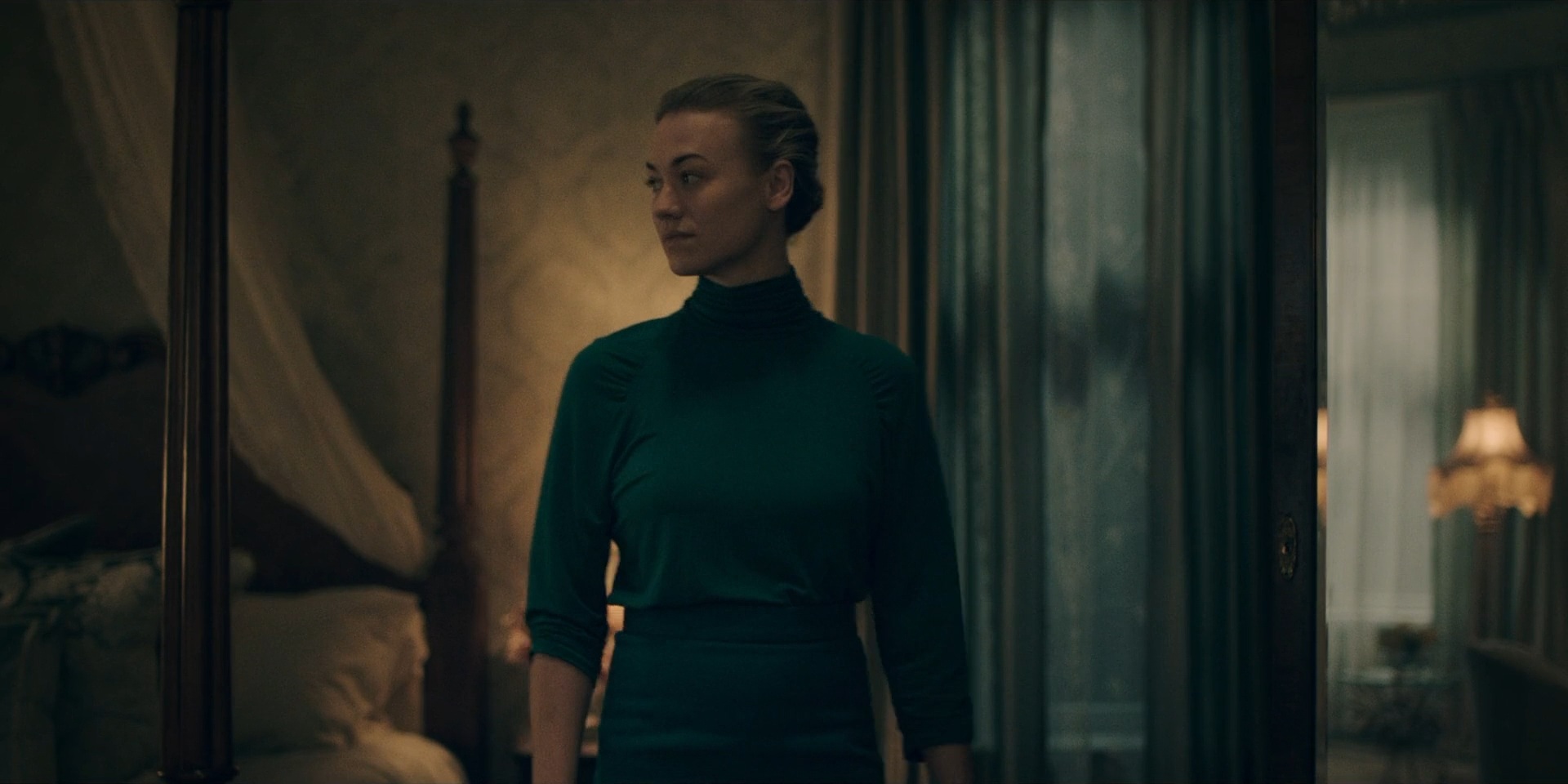 TheHandmaidsTale_1x06_AWomansPlace_0021.jpg