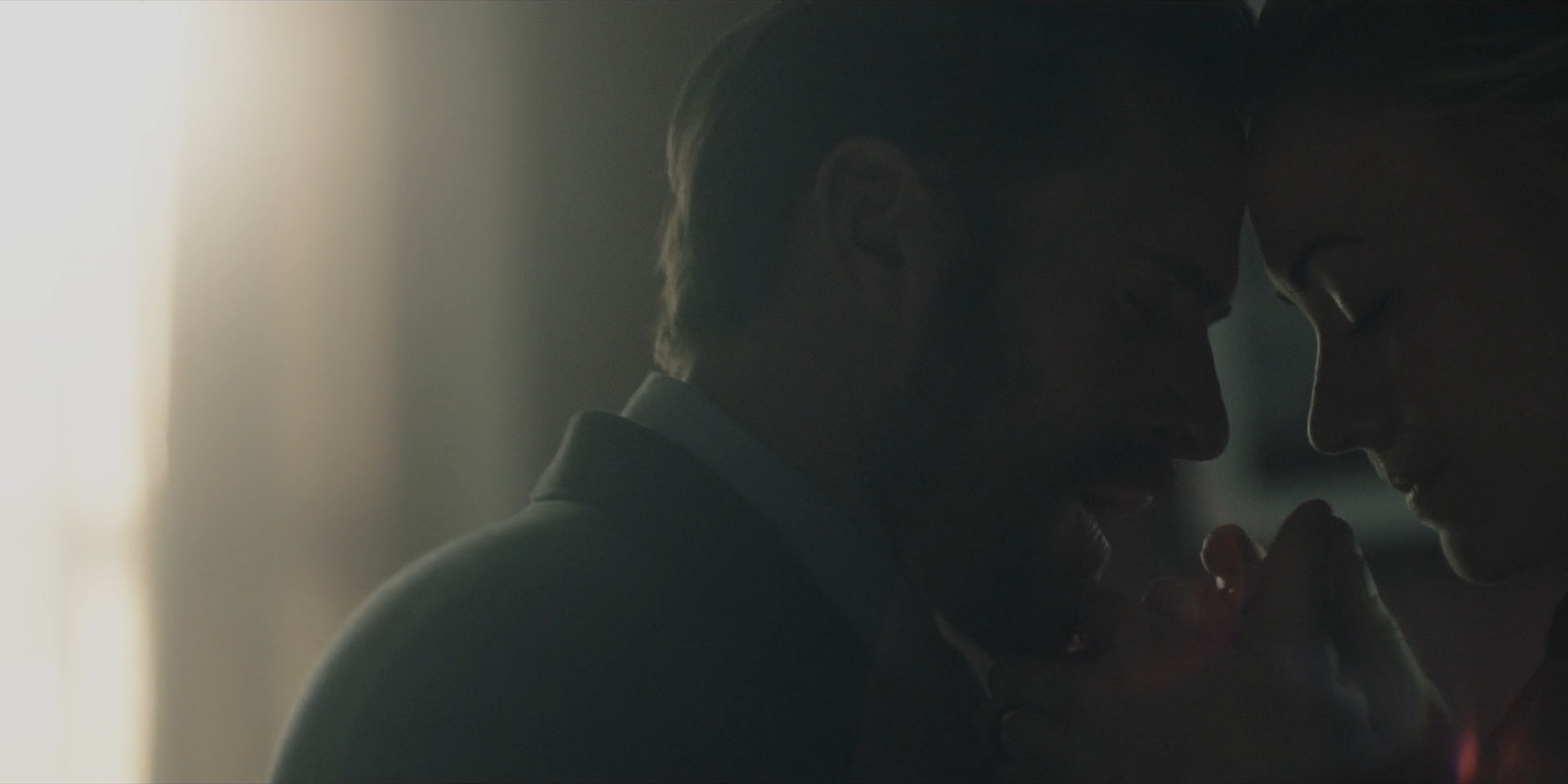 TheHandmaidsTale_1x06_AWomansPlace_0067.jpg