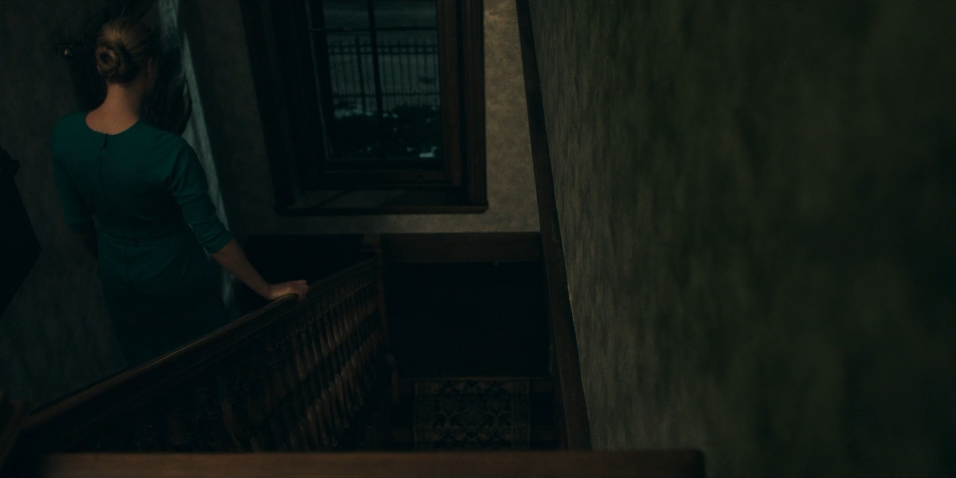 TheHandmaidsTale_1x06_AWomansPlace_0084.jpg