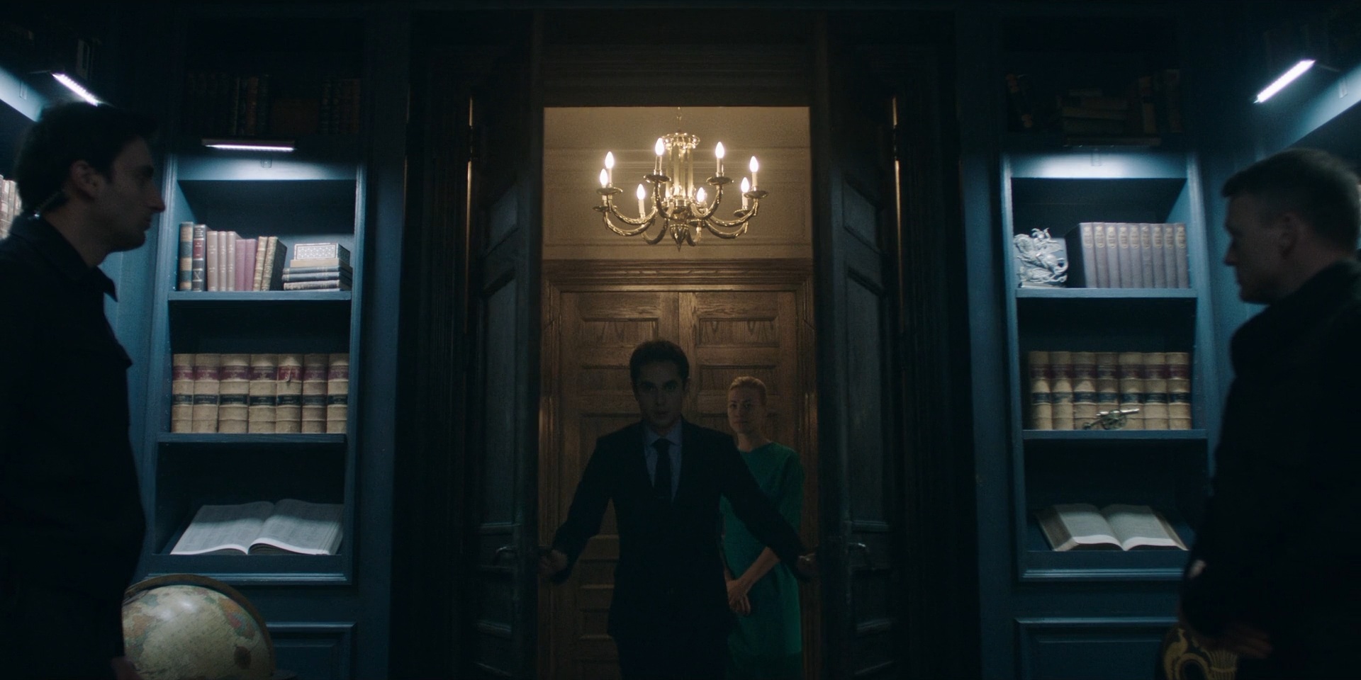 TheHandmaidsTale_1x06_AWomansPlace_0103.jpg
