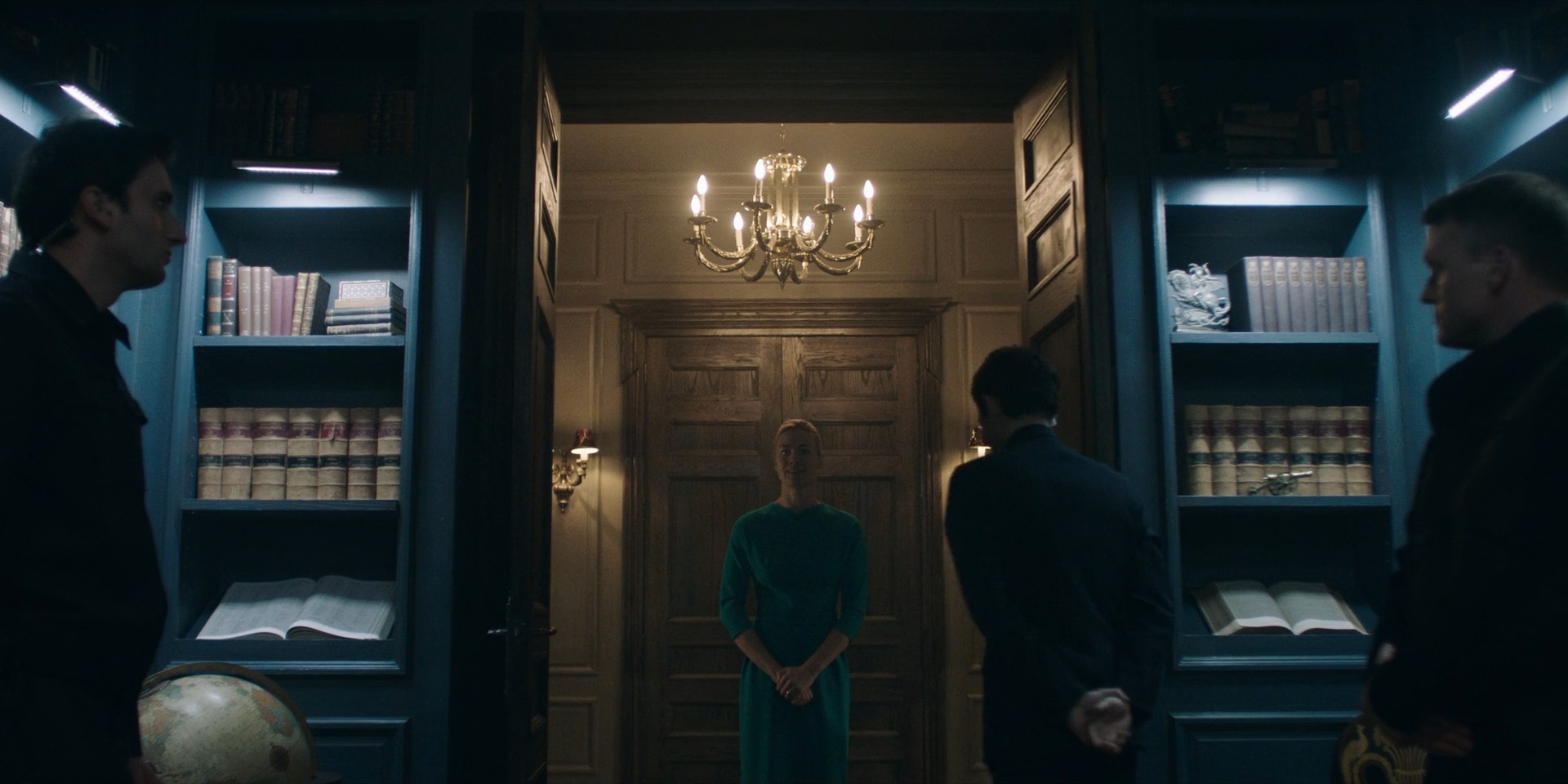 TheHandmaidsTale_1x06_AWomansPlace_0104.jpg