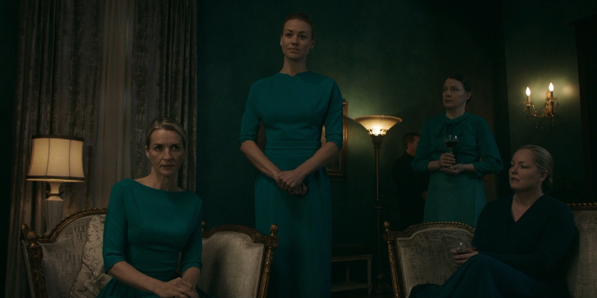 TheHandmaidsTale_1x06_AWomansPlace_0137.jpg