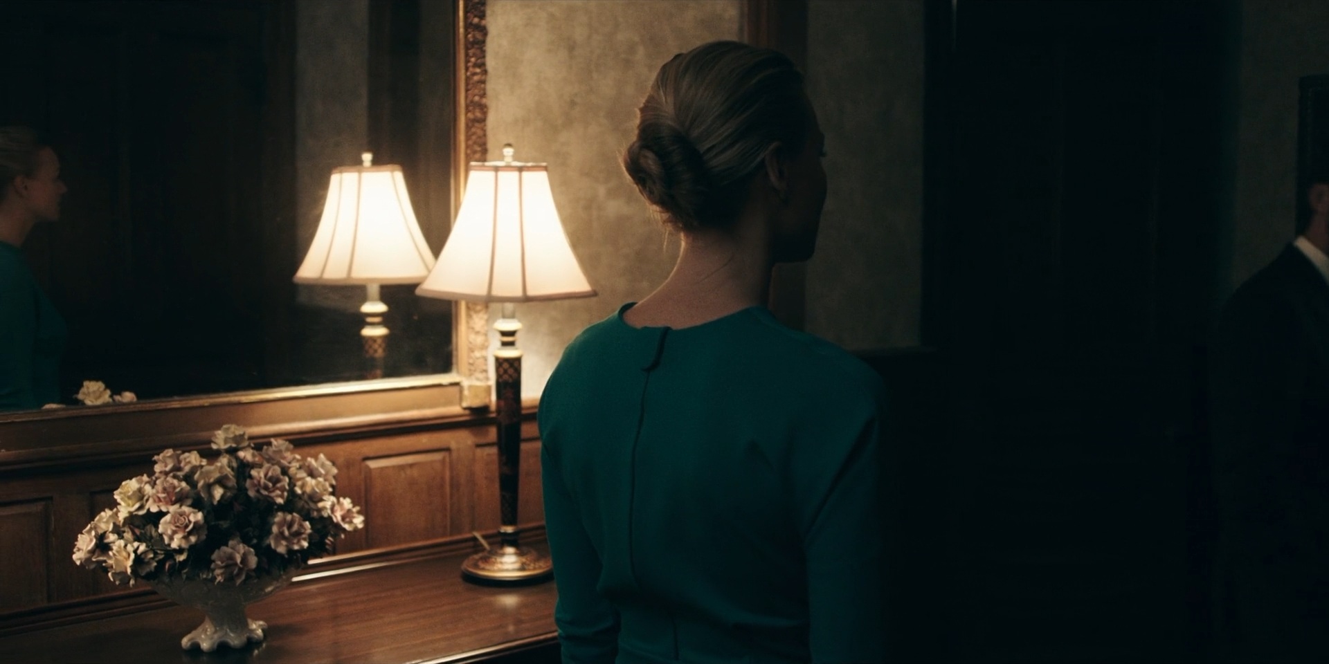 TheHandmaidsTale_1x06_AWomansPlace_0180.jpg