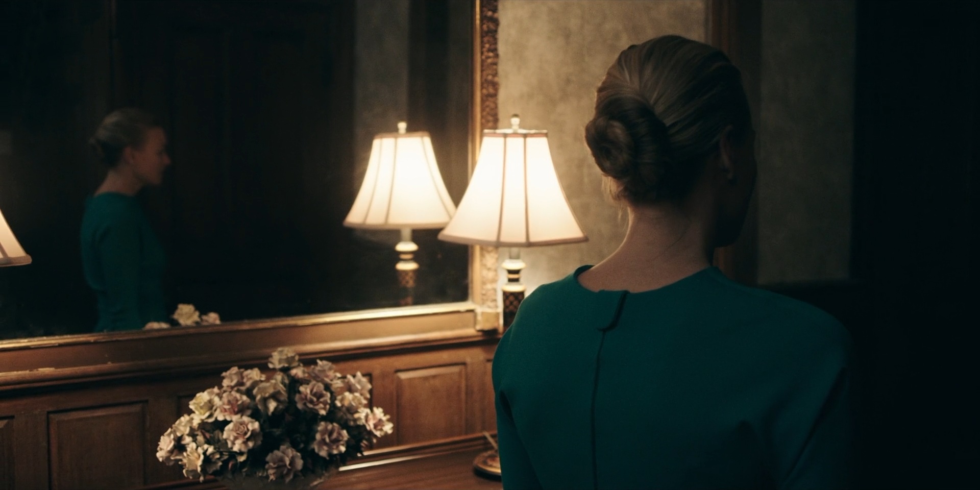 TheHandmaidsTale_1x06_AWomansPlace_0183.jpg