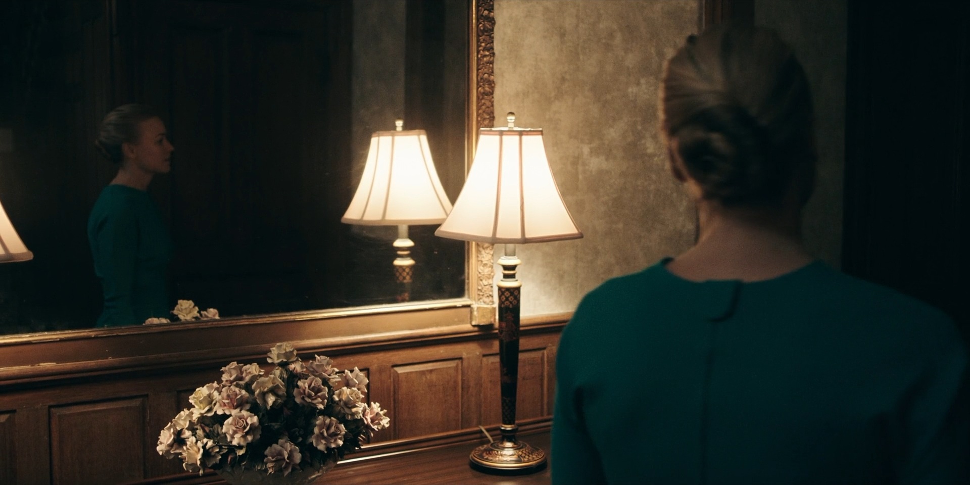 TheHandmaidsTale_1x06_AWomansPlace_0184.jpg