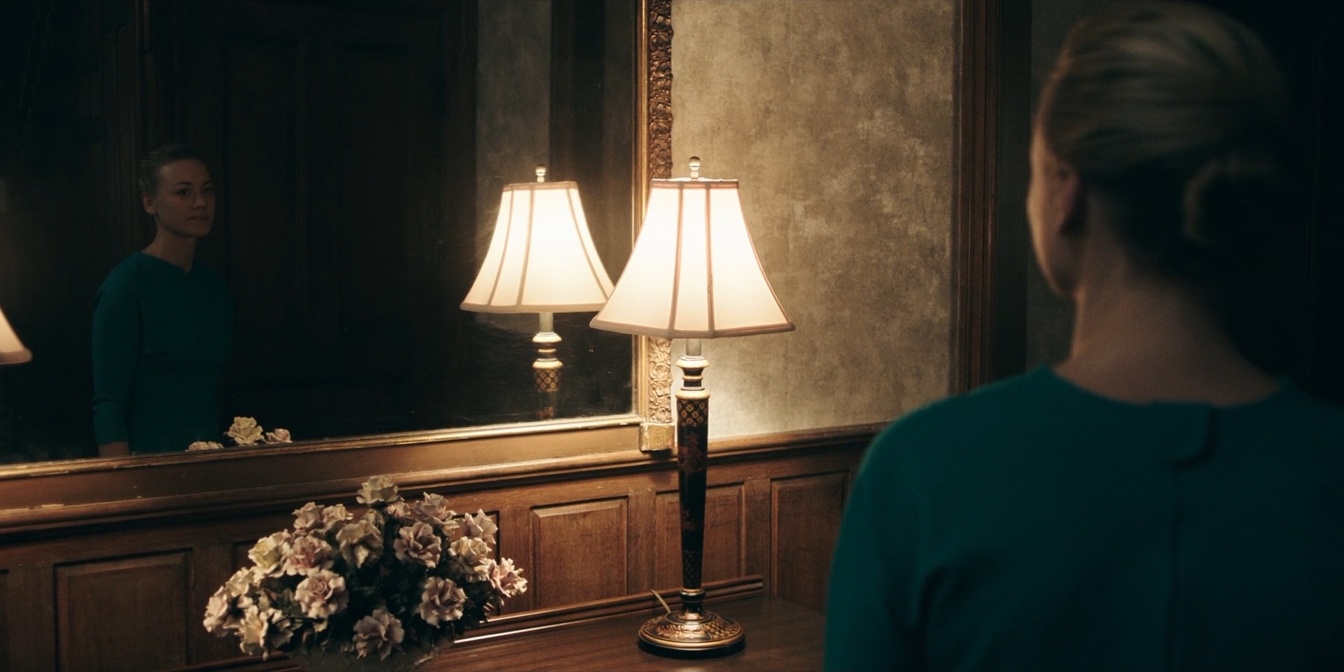 TheHandmaidsTale_1x06_AWomansPlace_0185.jpg