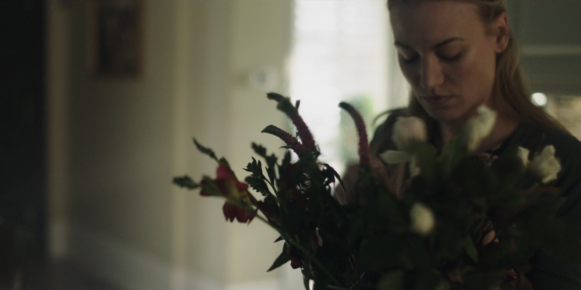 TheHandmaidsTale_1x06_AWomansPlace_0188.jpg