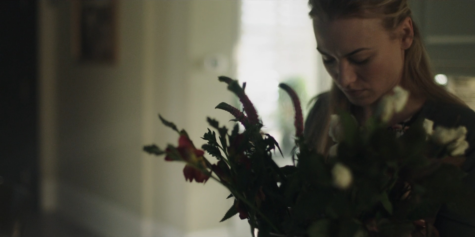 TheHandmaidsTale_1x06_AWomansPlace_0189.jpg