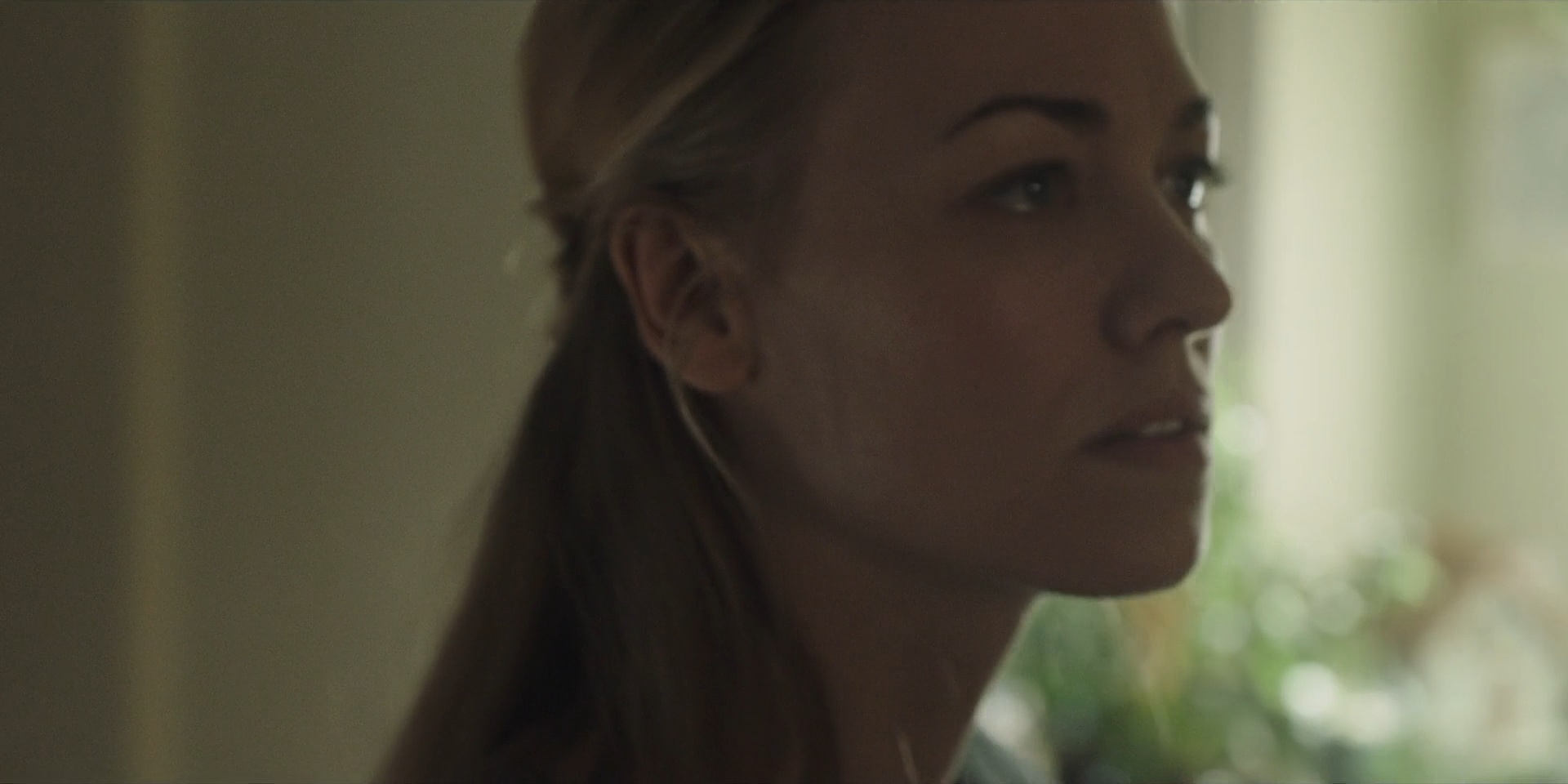 TheHandmaidsTale_1x06_AWomansPlace_0206.jpg