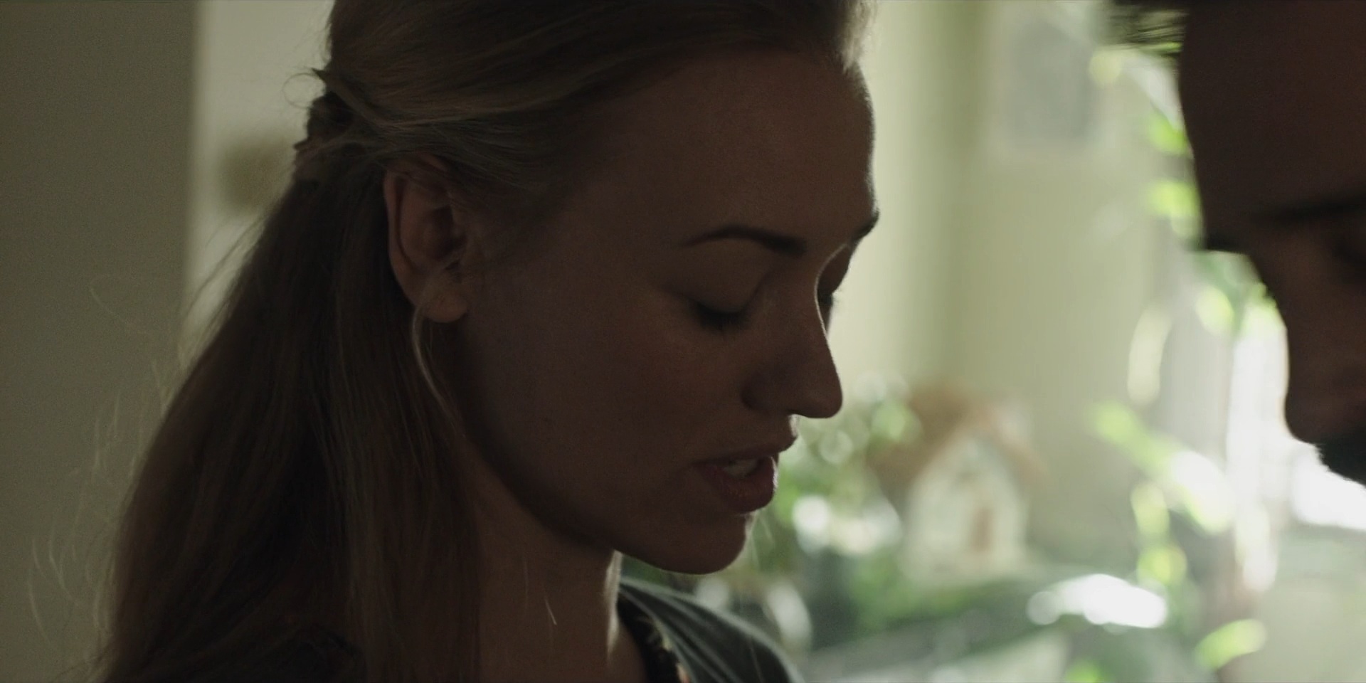 TheHandmaidsTale_1x06_AWomansPlace_0212.jpg