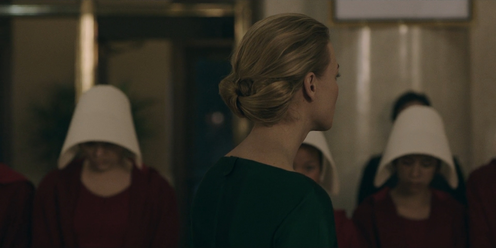 TheHandmaidsTale_1x06_AWomansPlace_0290.jpg