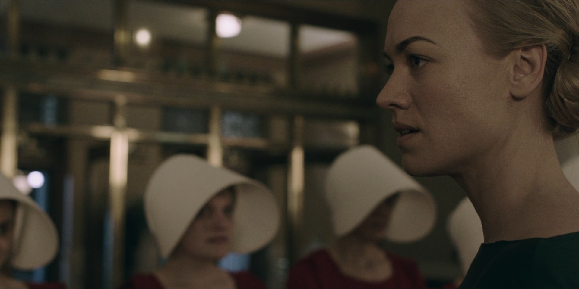TheHandmaidsTale_1x06_AWomansPlace_0298.jpg