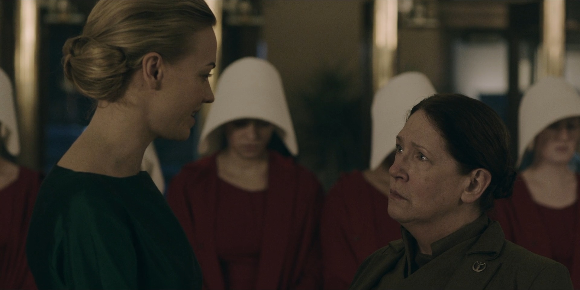 TheHandmaidsTale_1x06_AWomansPlace_0305.jpg
