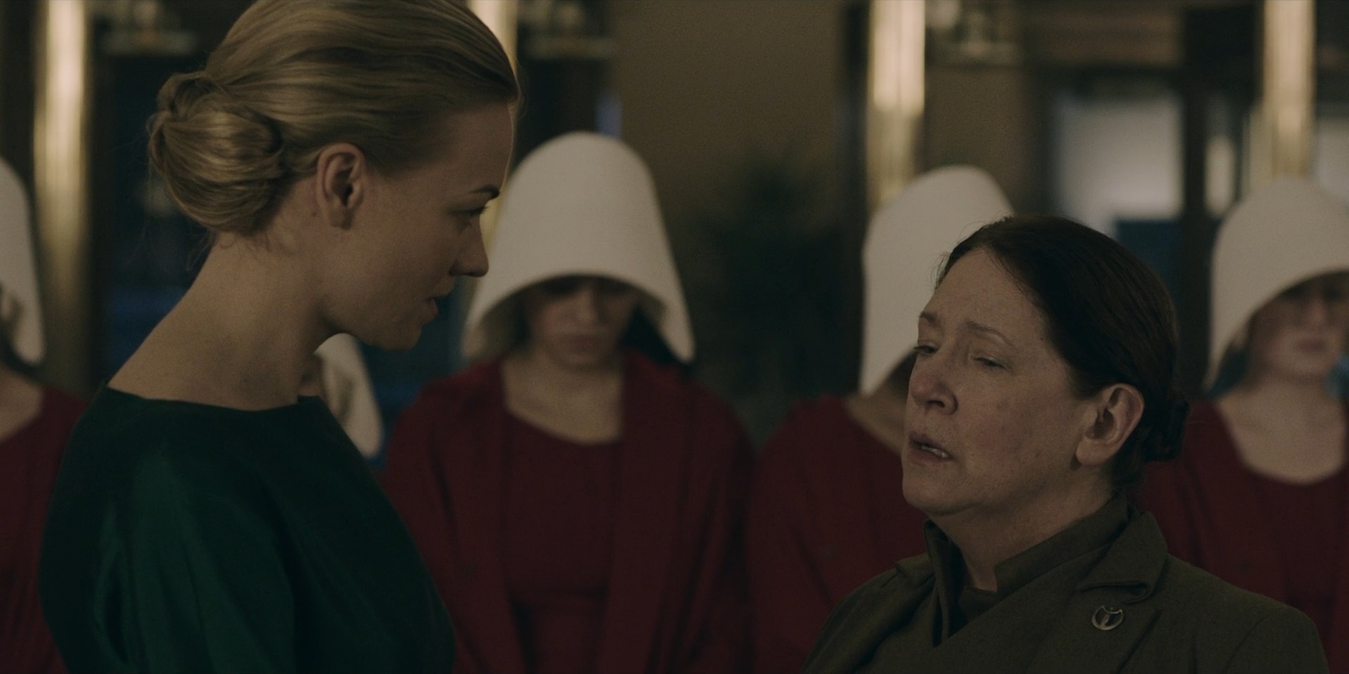 TheHandmaidsTale_1x06_AWomansPlace_0306.jpg