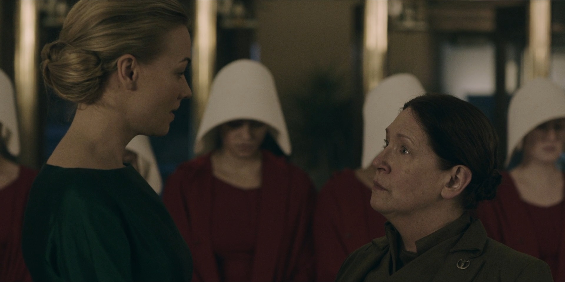 TheHandmaidsTale_1x06_AWomansPlace_0307.jpg