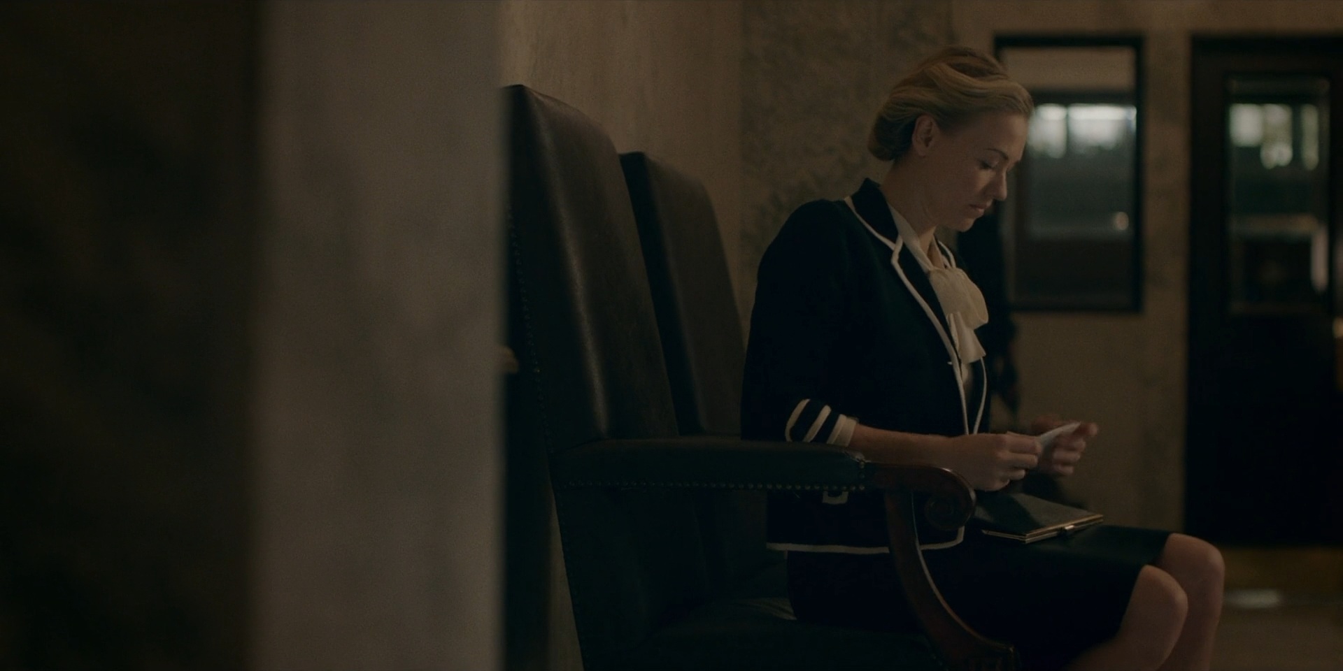 TheHandmaidsTale_1x06_AWomansPlace_0323.jpg TheHandmaidsTale_1x06_AWomansPlace_0323.jpg