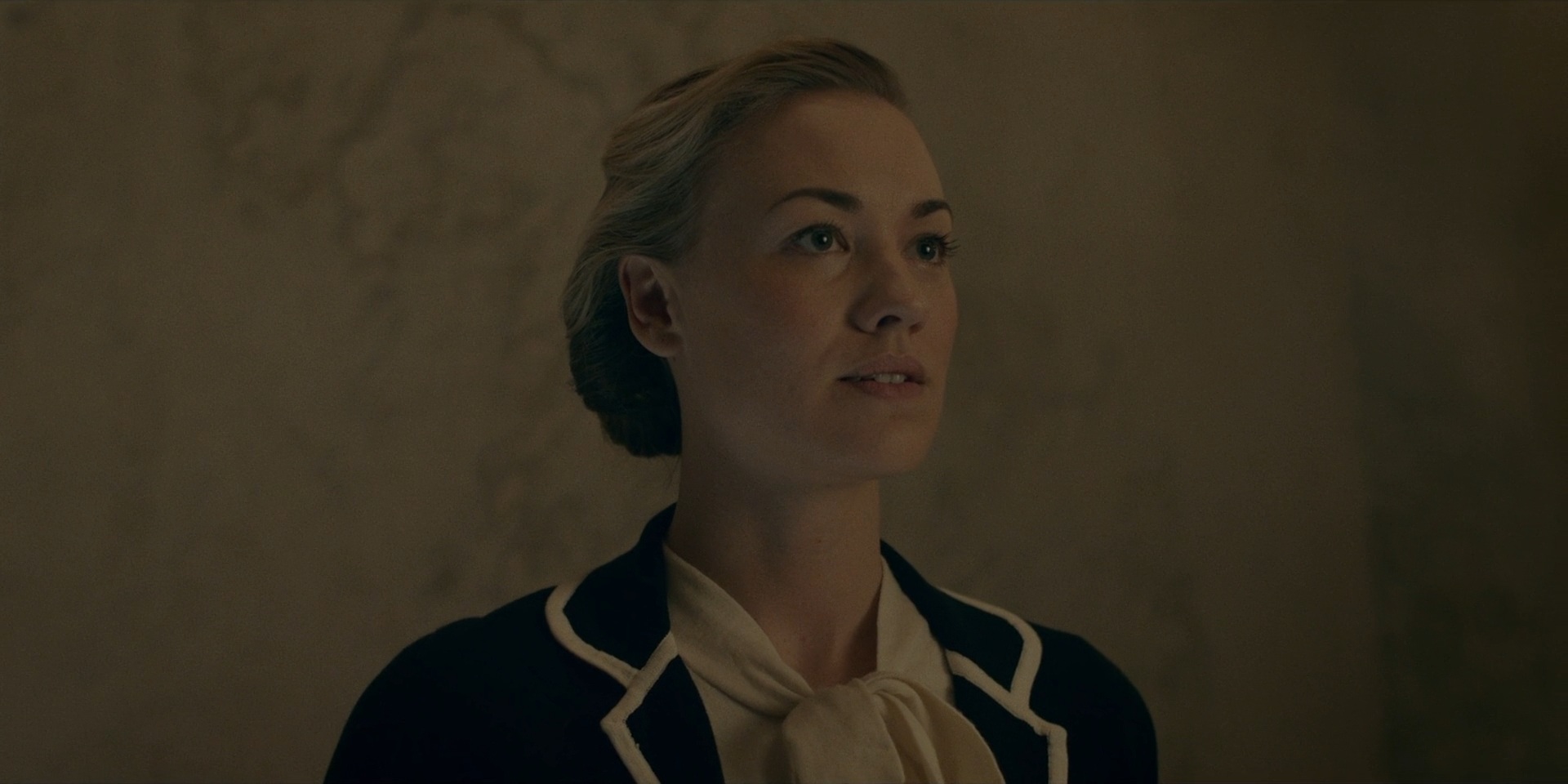 TheHandmaidsTale_1x06_AWomansPlace_0326.jpg