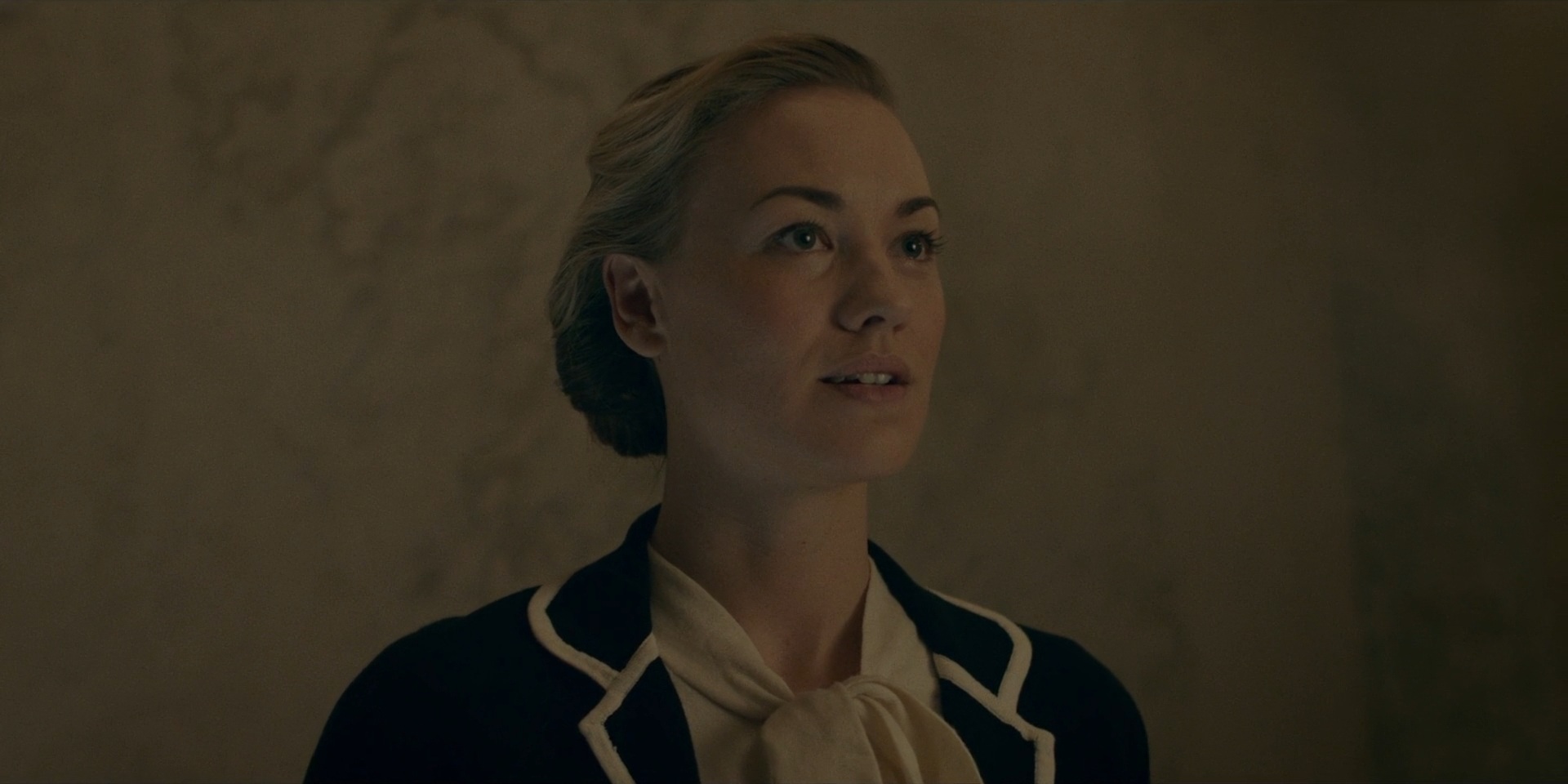 TheHandmaidsTale_1x06_AWomansPlace_0327.jpg