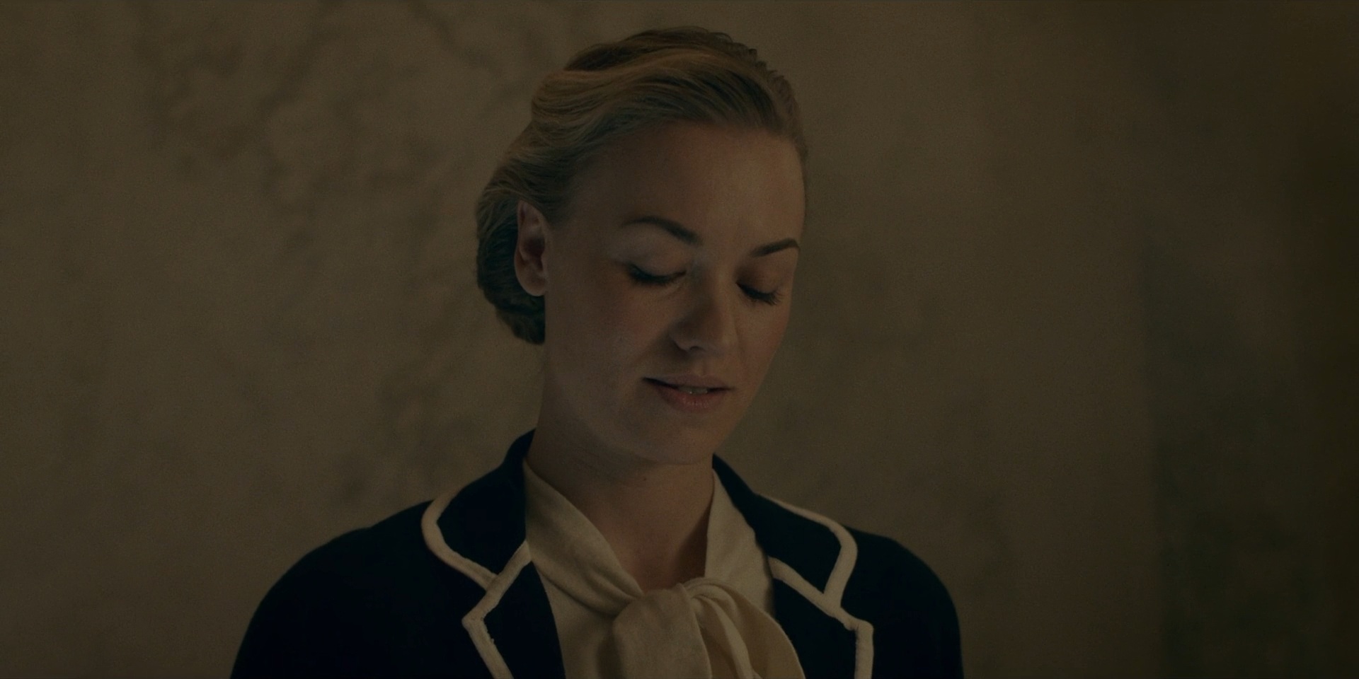 TheHandmaidsTale_1x06_AWomansPlace_0336.jpg