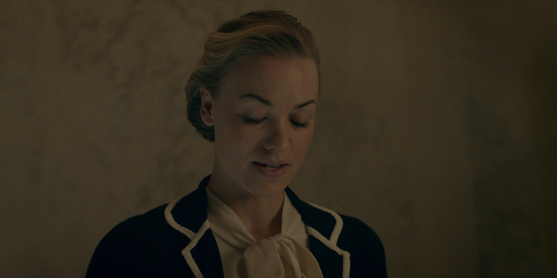 TheHandmaidsTale_1x06_AWomansPlace_0337.jpg