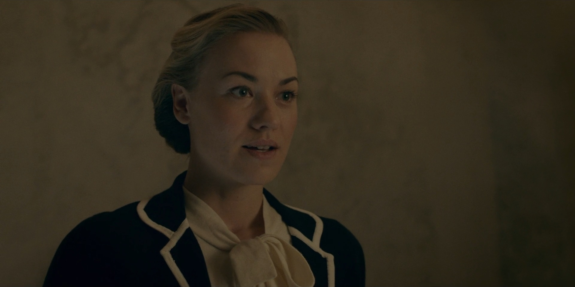 TheHandmaidsTale_1x06_AWomansPlace_0338.jpg
