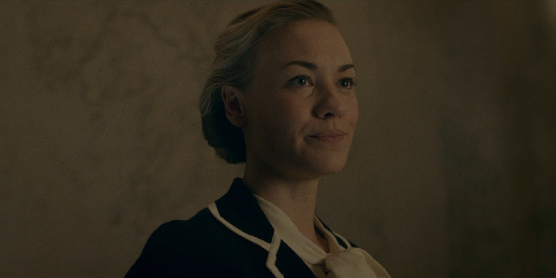 TheHandmaidsTale_1x06_AWomansPlace_0342.jpg